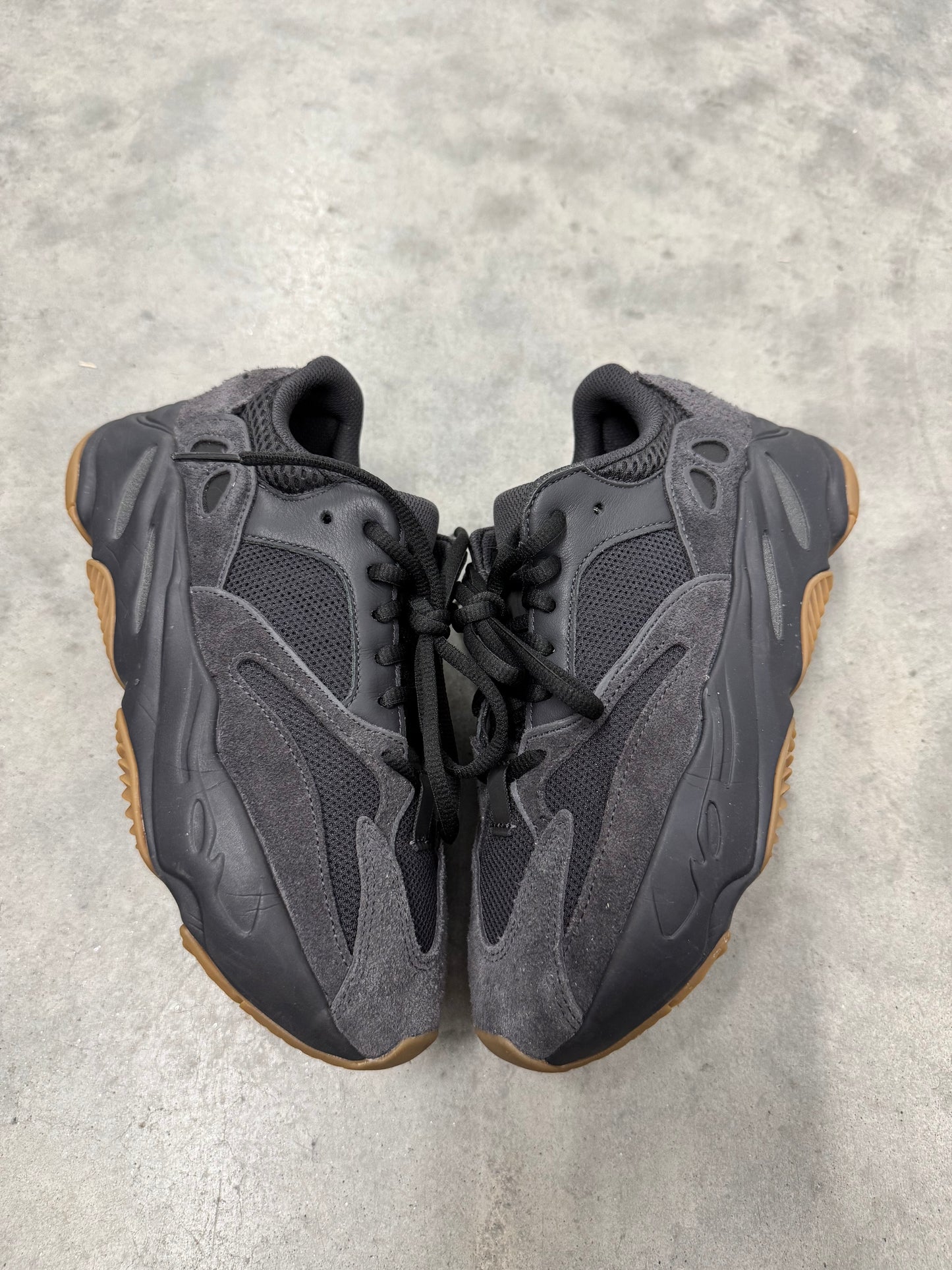 ADIDAS YEEZY BOOST 700 “ Utility Black “