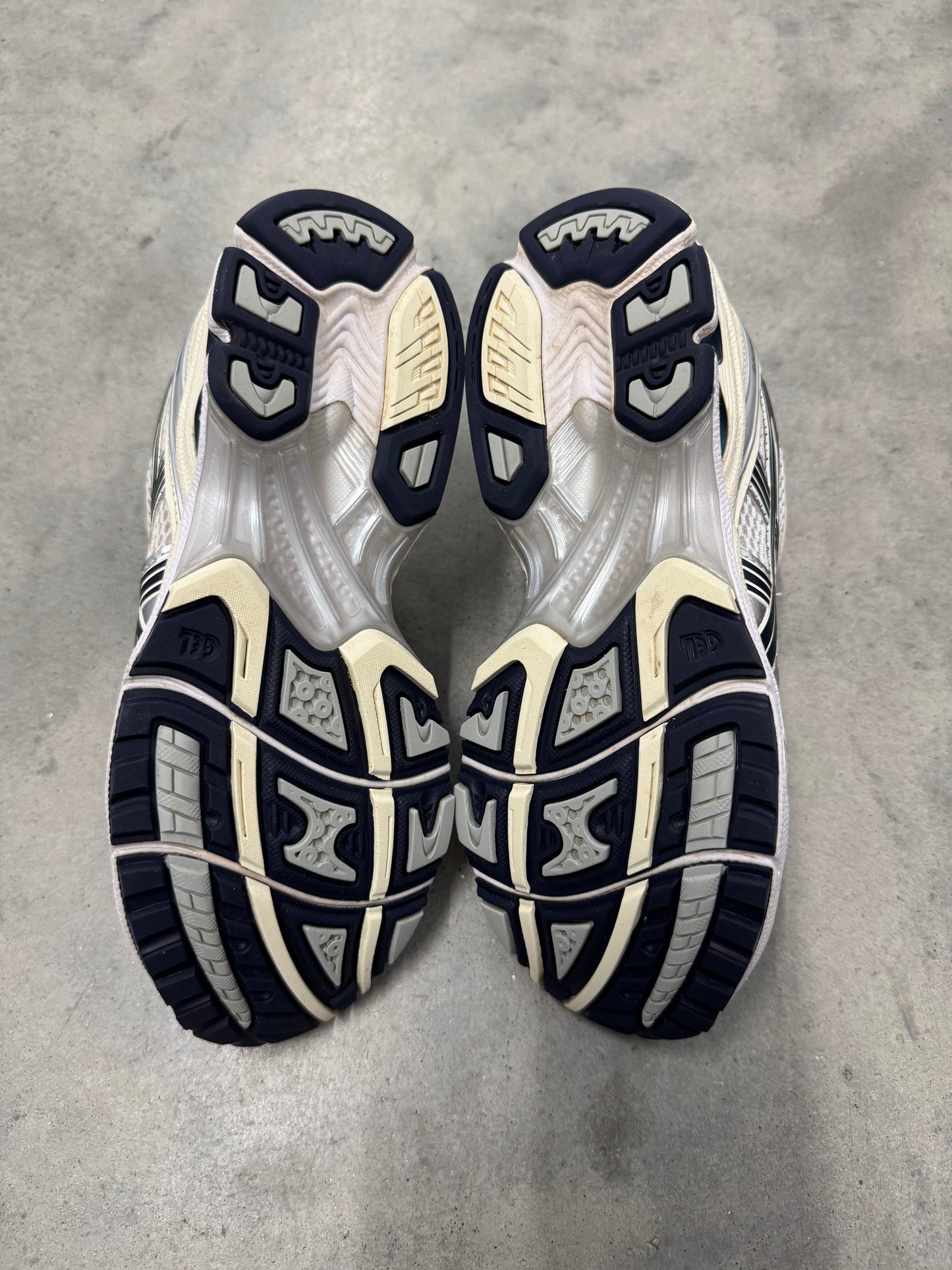 ASICS GEL-KAYANO 14 “ White Midnight “