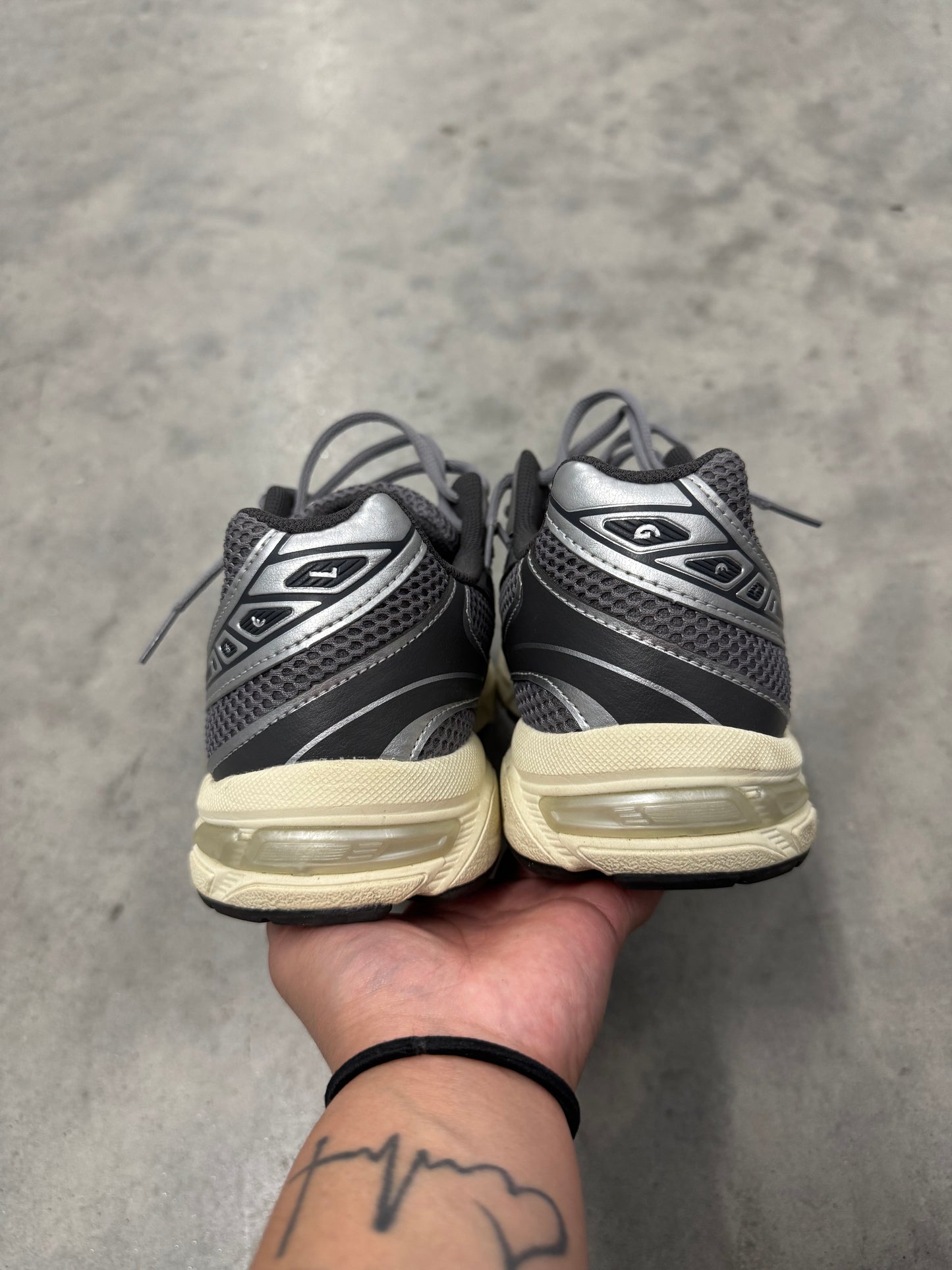 ASICS GEL-1130 “ Clay Grey Pure Silver “