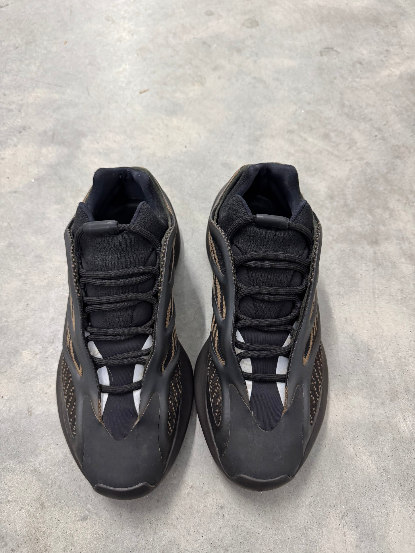 YEEZY 700 “ Clay Brown “