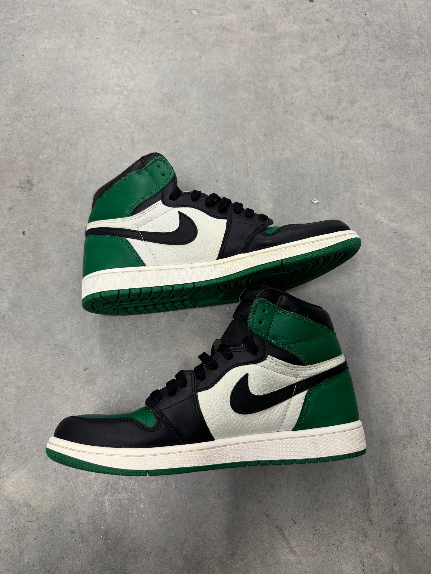 JORDAN 1 “ Pine Green “ ( 2018 )
