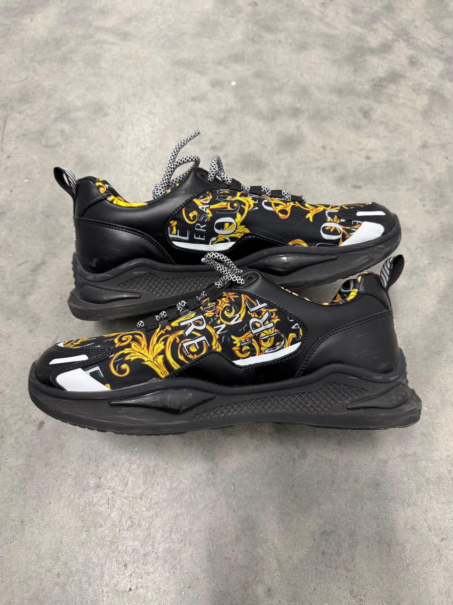 VERSACE JEANS LEVION SNEAKER “ Baroque print - Black Gold “