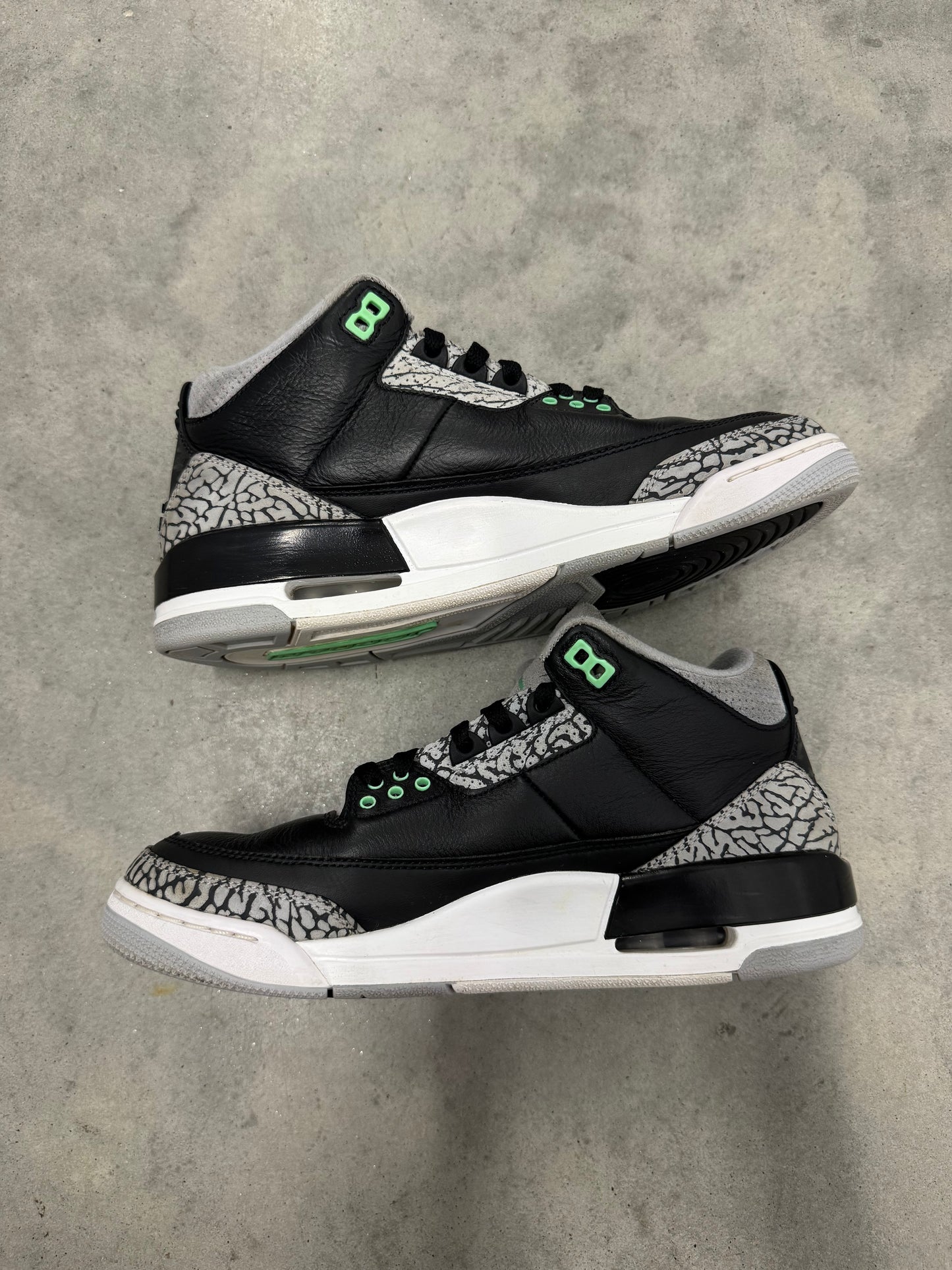 JORDAN 3 “ Green Glow “