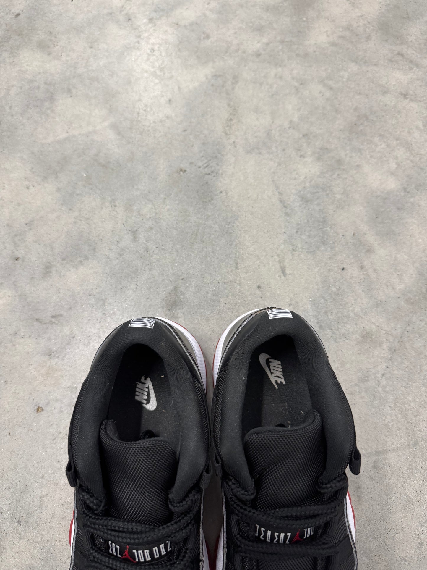JORDAN 11 LOW “ Bred “