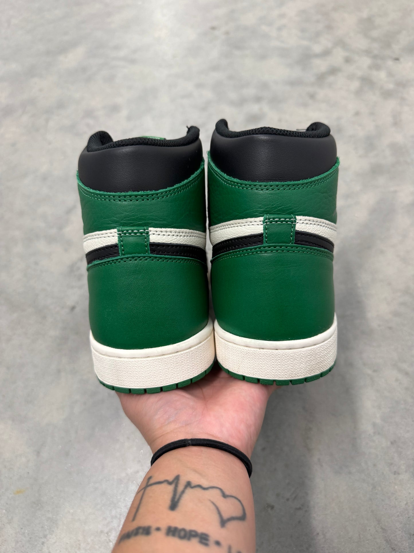 JORDAN 1 “ Pine Green “