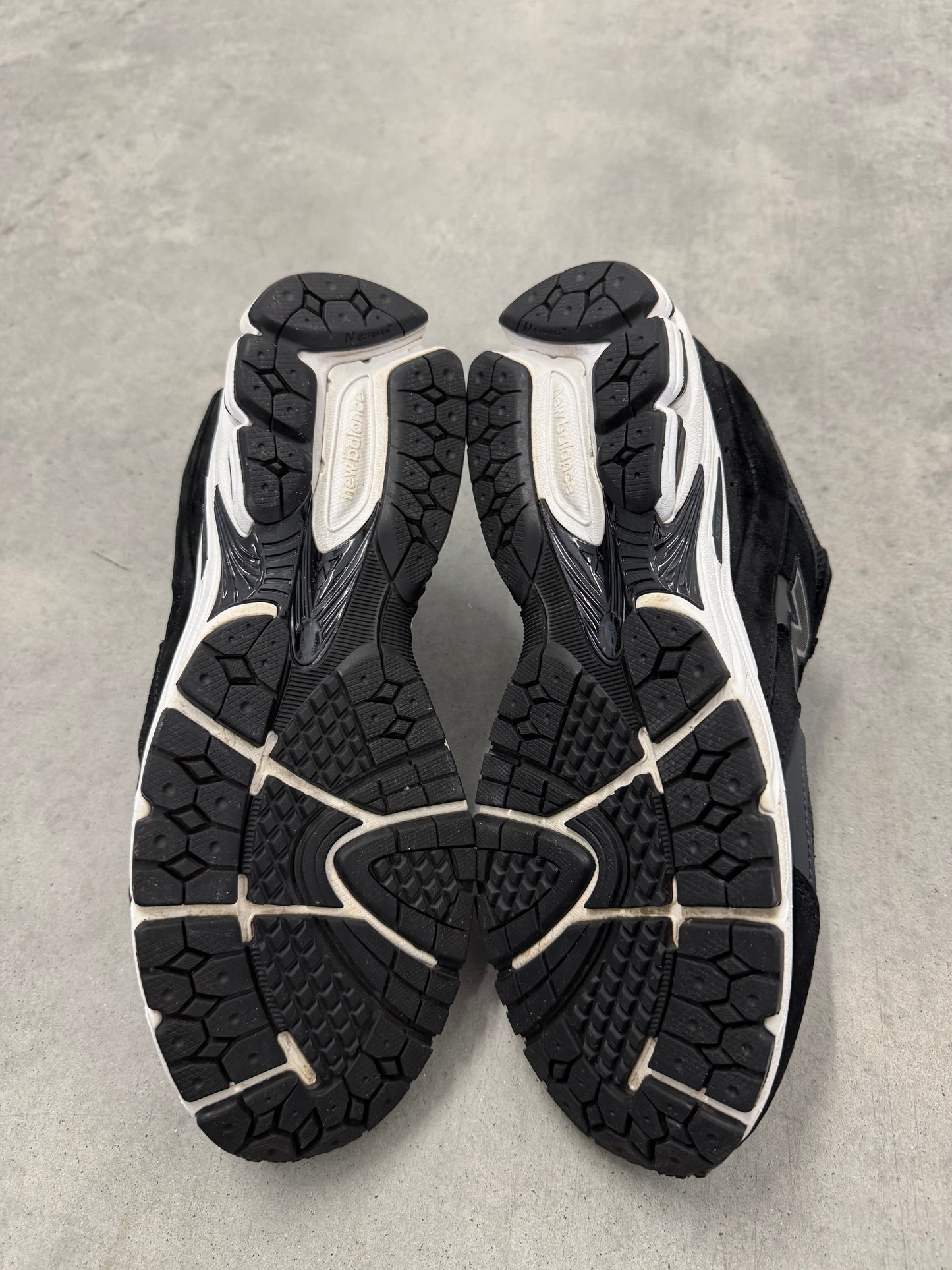 NEW BALANCE 2002R “ Black Gunmetal “