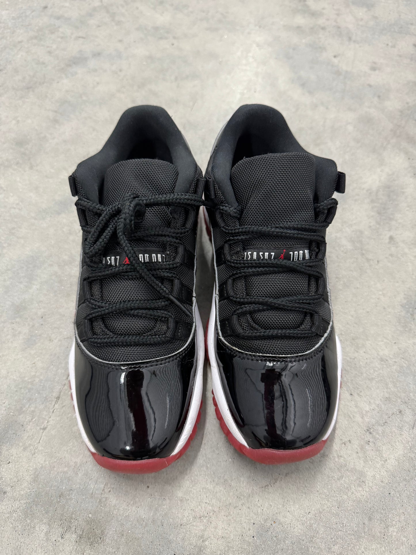 JORDAN 11 LOW “ Bred “