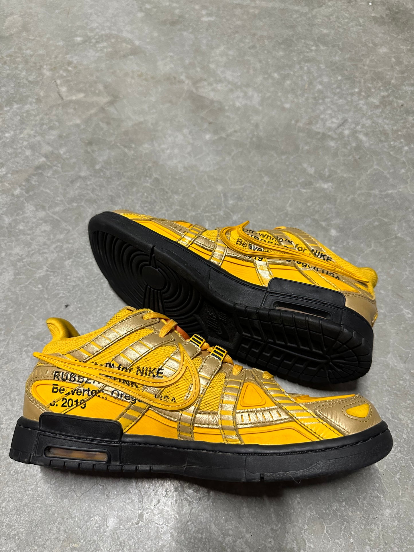 OFF WHITE RUBBER DUNK “ university gold “