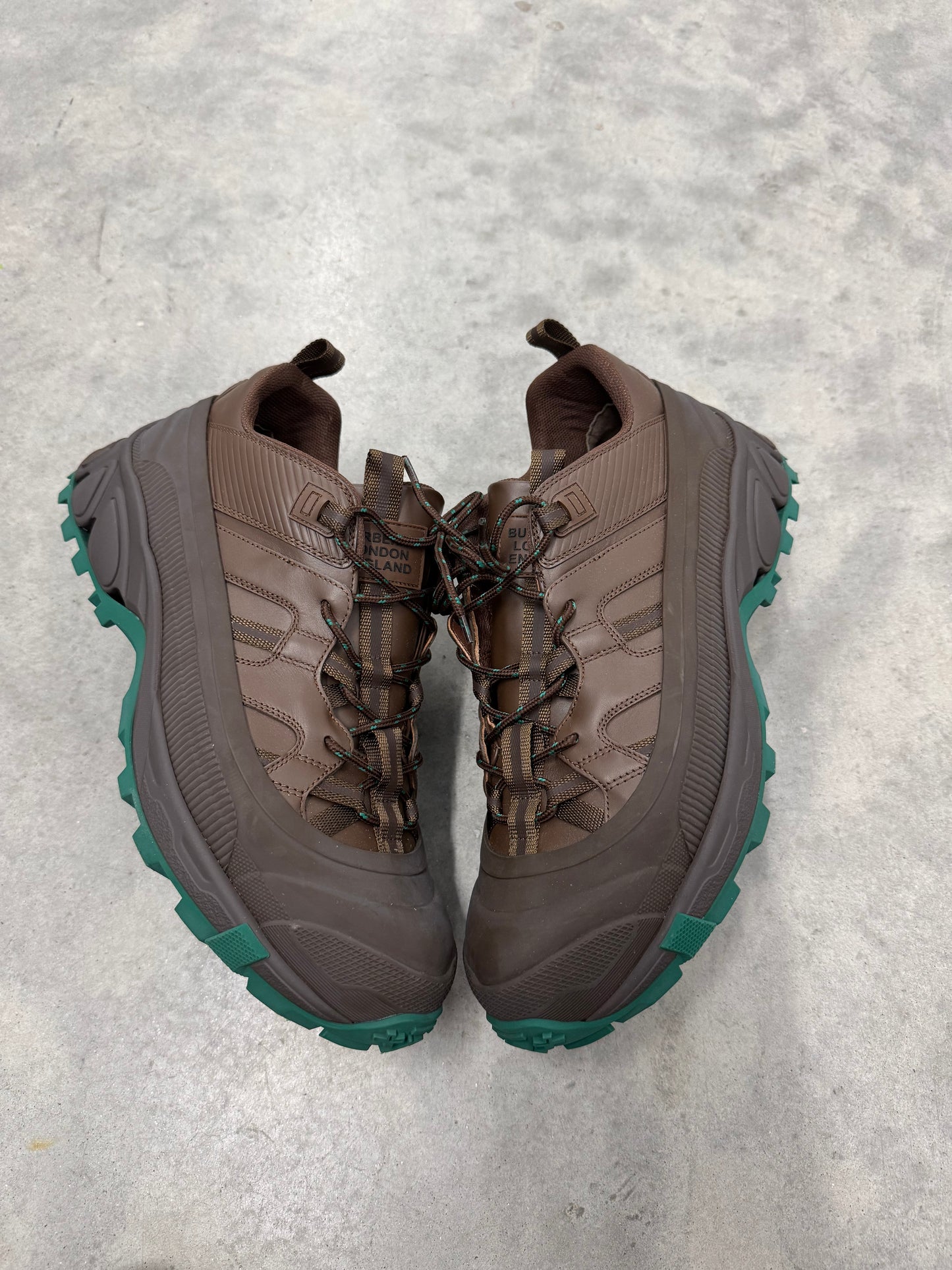 BURBERRY ARTHUR “ Dark Mocha “