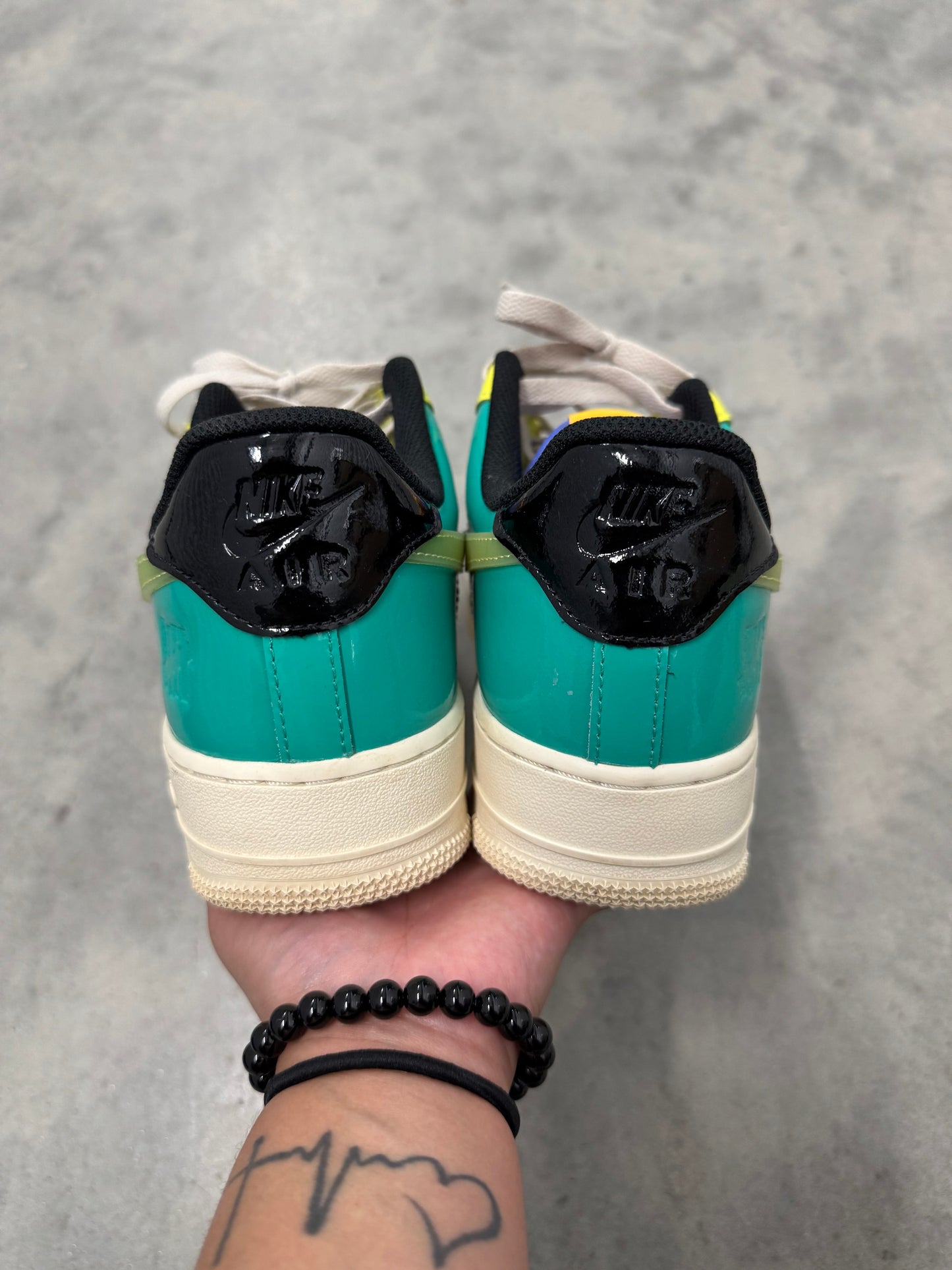 UNDEFEATED AIR FORCE 1 LOW “ Community “