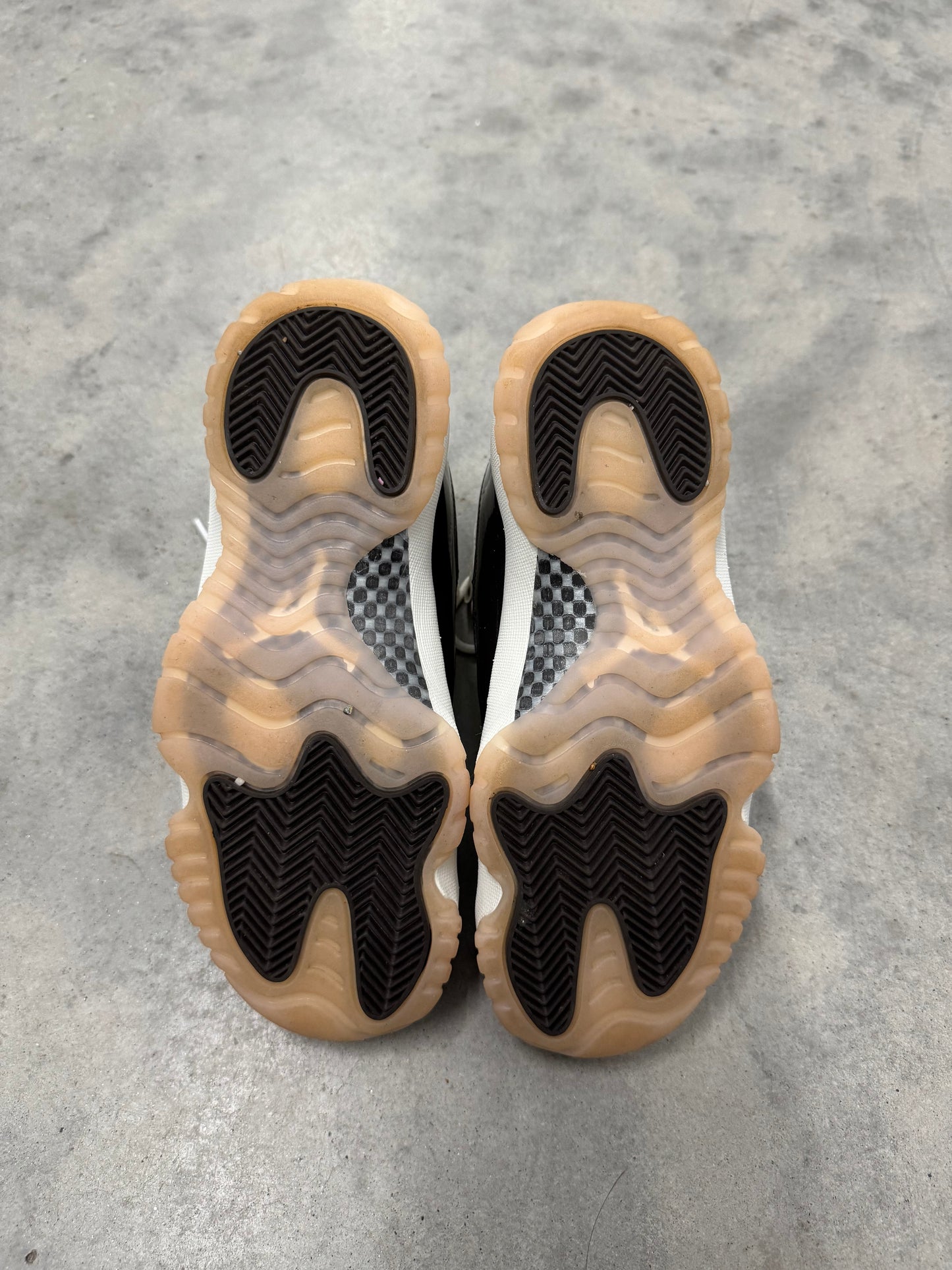 JORDAN 11 “ Neapolitan “