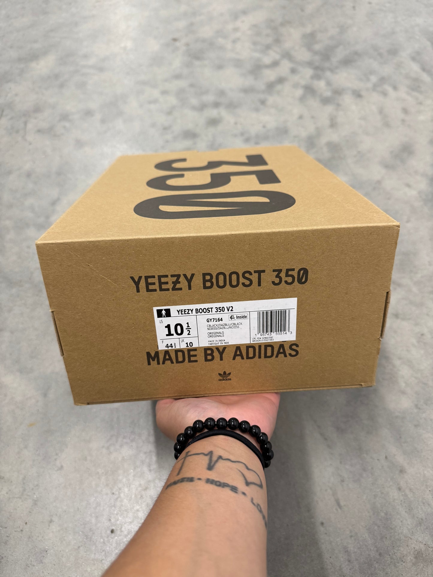 YEEZY BOOST 350 V2 “ Dazzling Blue “