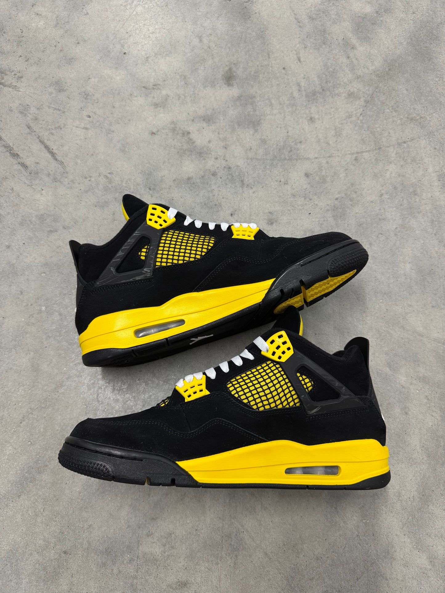 JORDAN 4 “ Thunder “