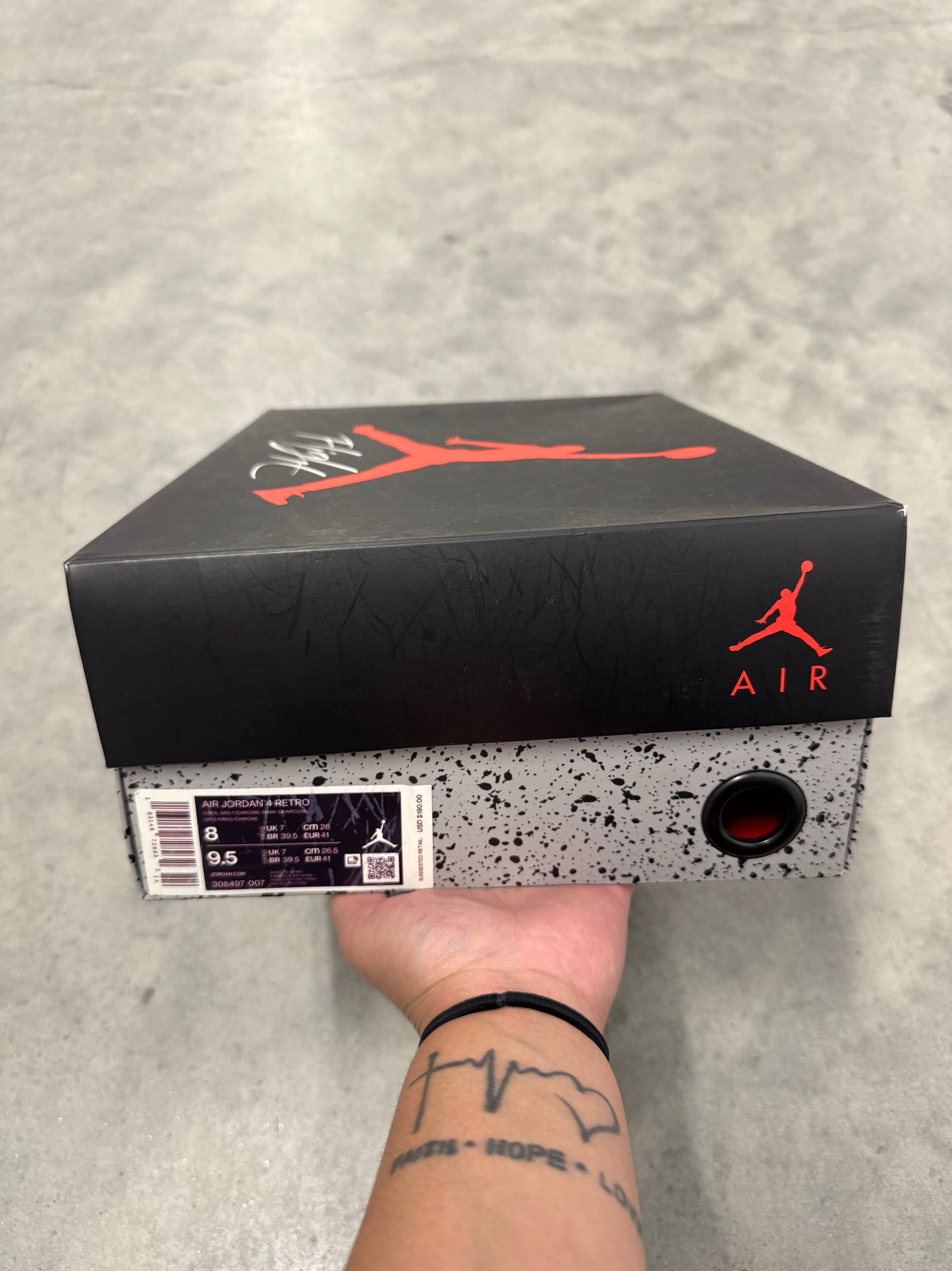 JORDAN 4 “ Bred “