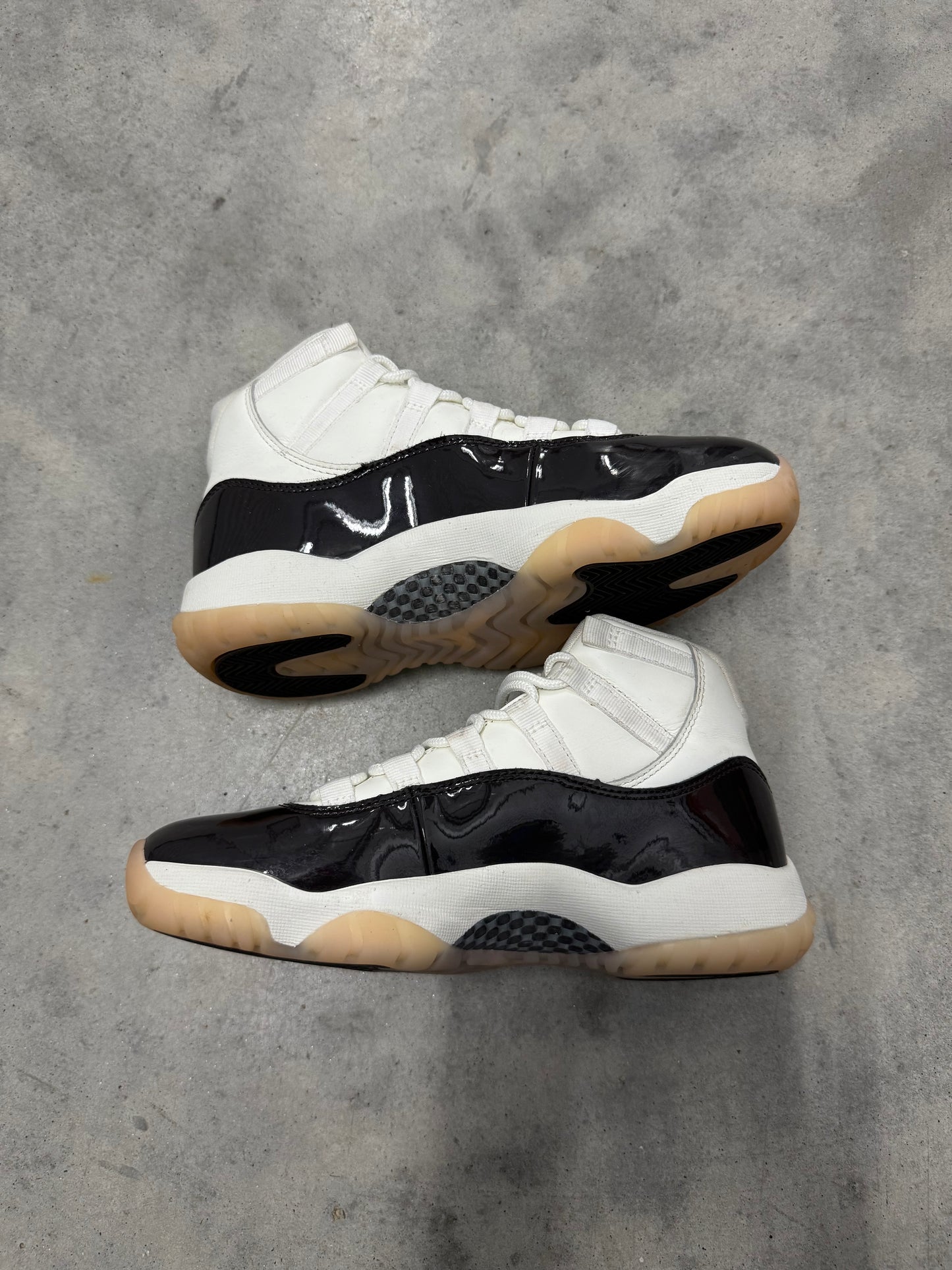 JORDAN 11 “ Neapolitan “
