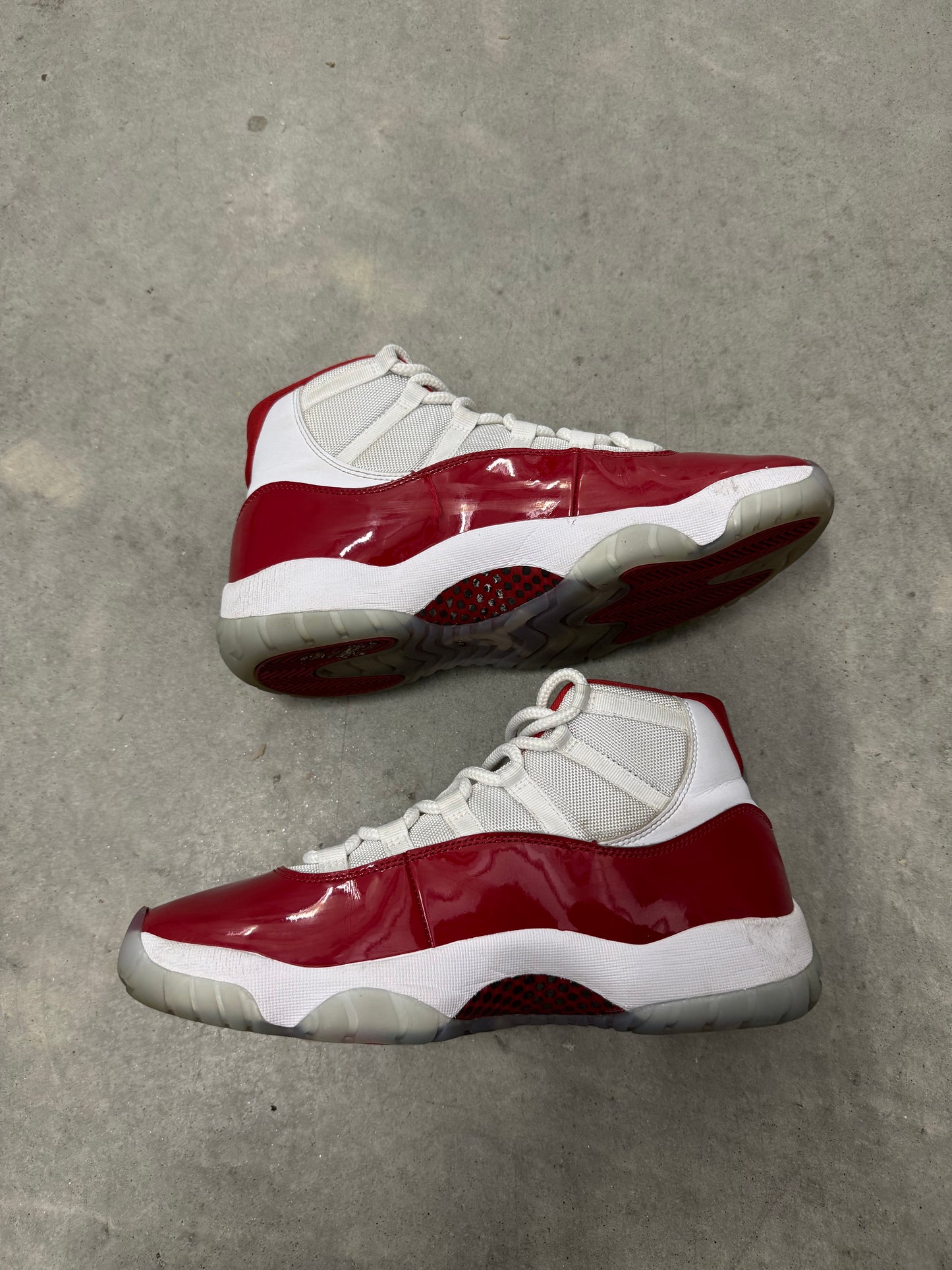 JORDAN 11 “ Cherry “