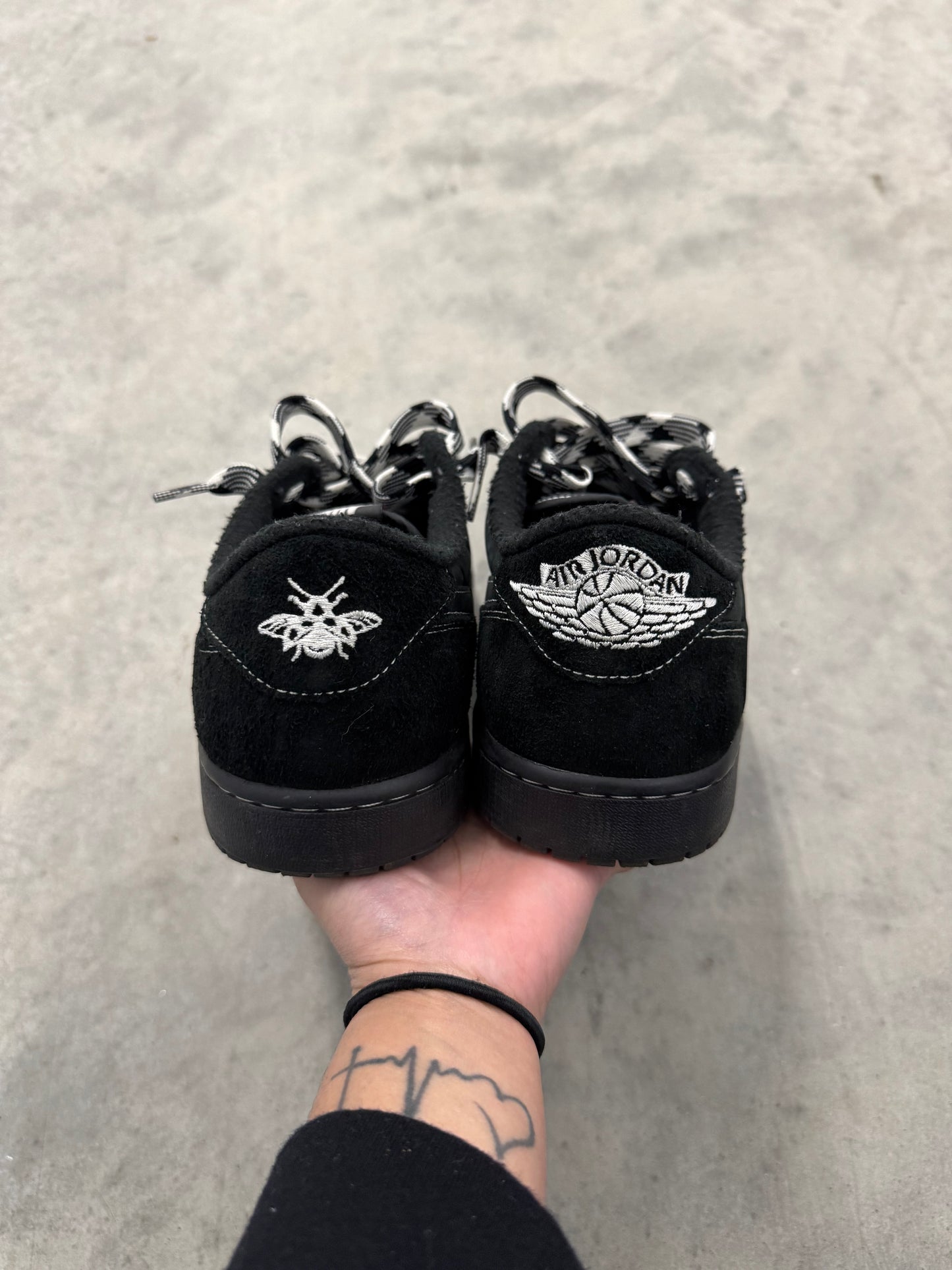 TRAVIS SCOTT JORDAN 1 LOW “ Black Phantom “