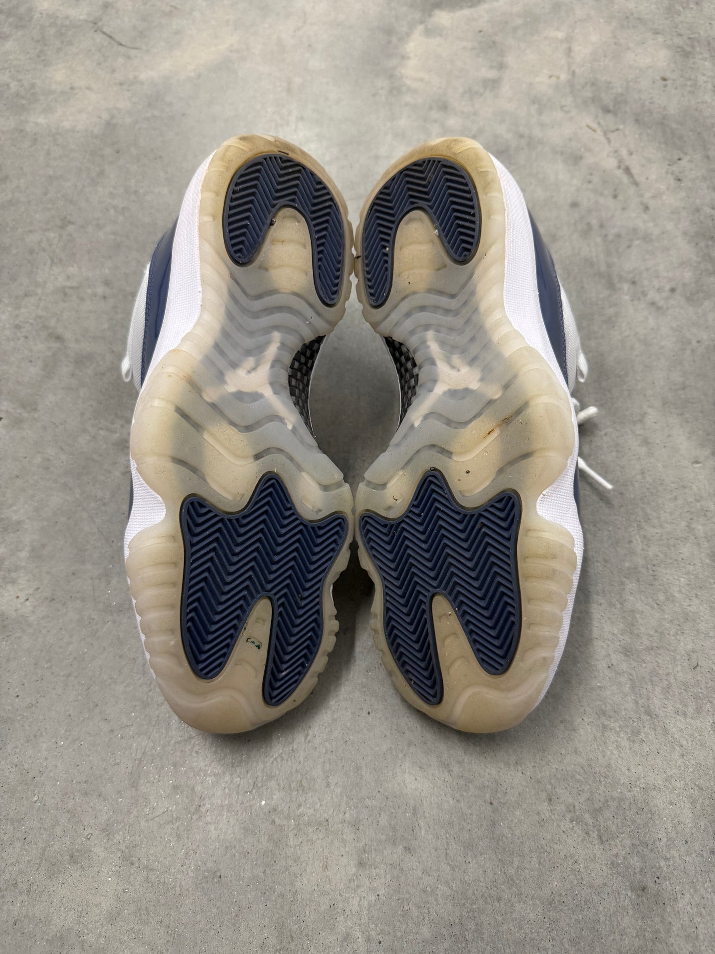 JORDAN 11 LOW “ Diffused Blue “