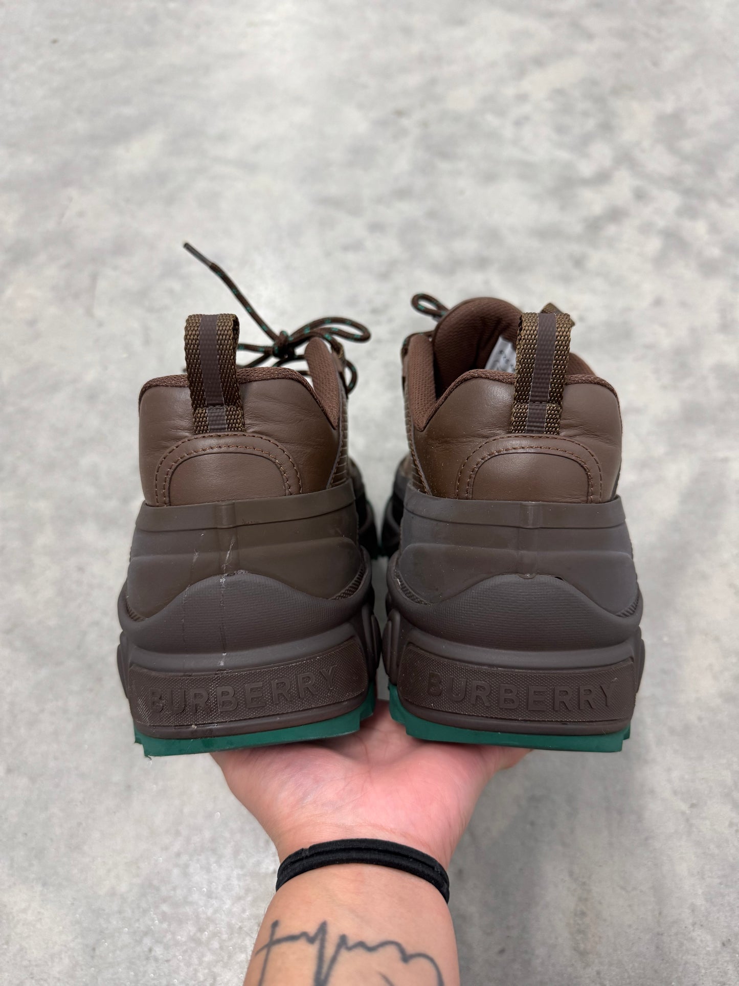 BURBERRY ARTHUR “ Dark Mocha “