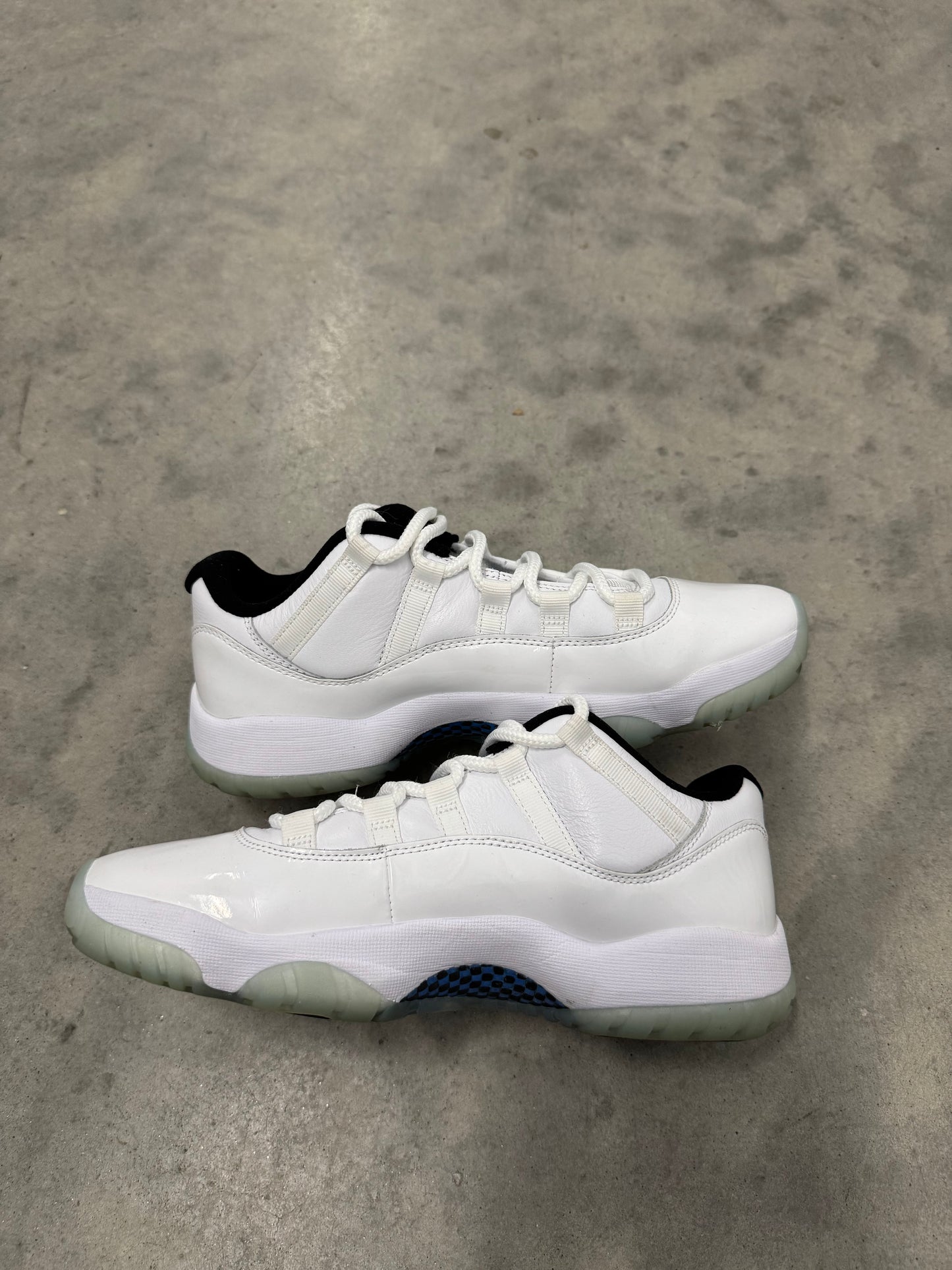 JORDAN 11 LOW “ Legend Blue “