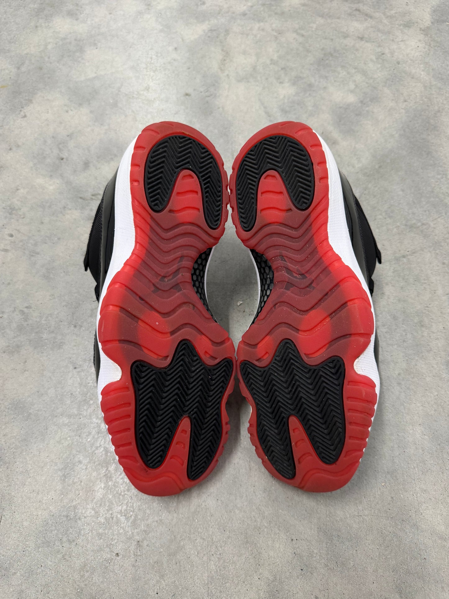 JORDAN 11 LOW “ Bred “
