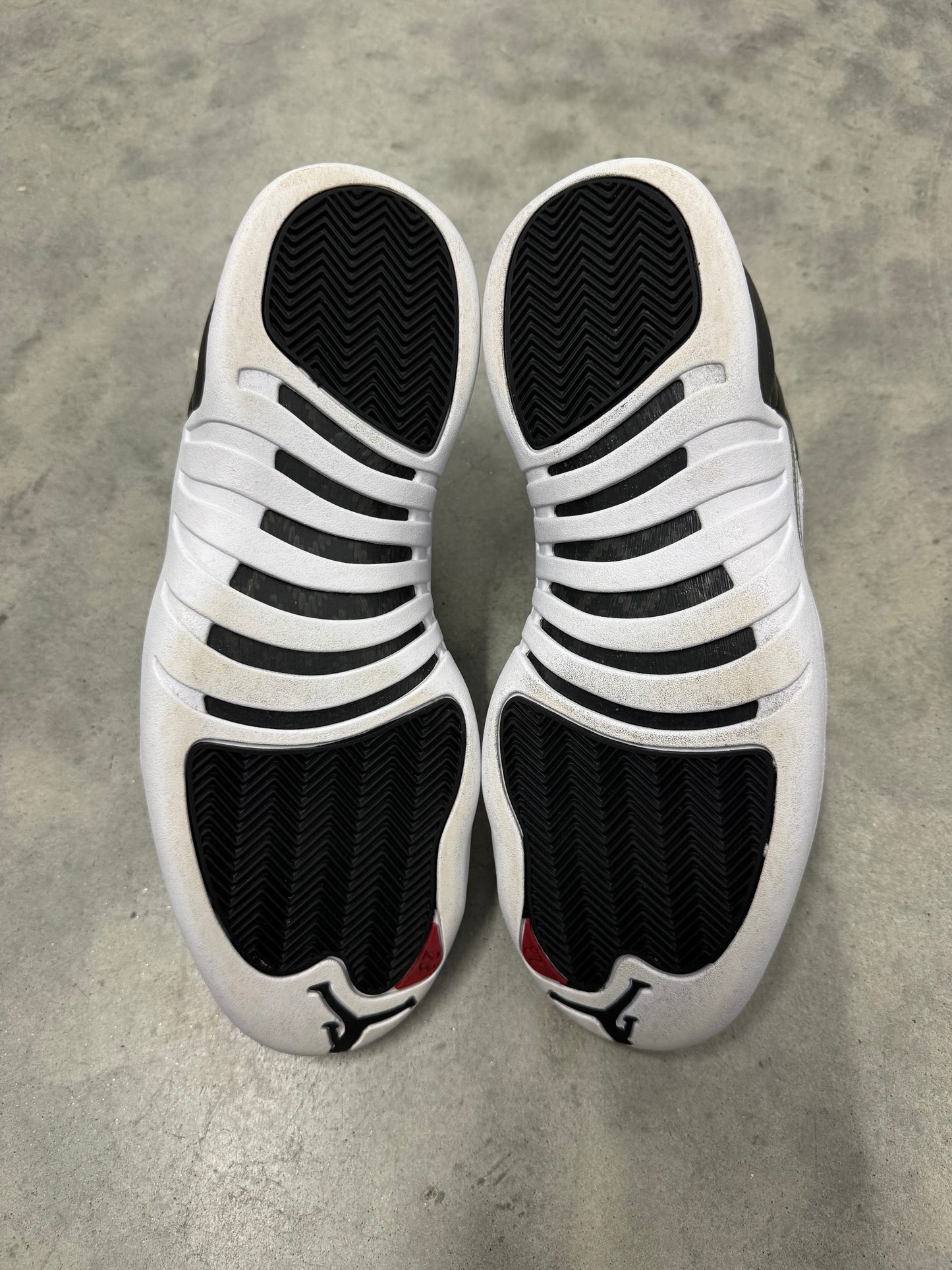 JORDAN 12 “ Playoff “