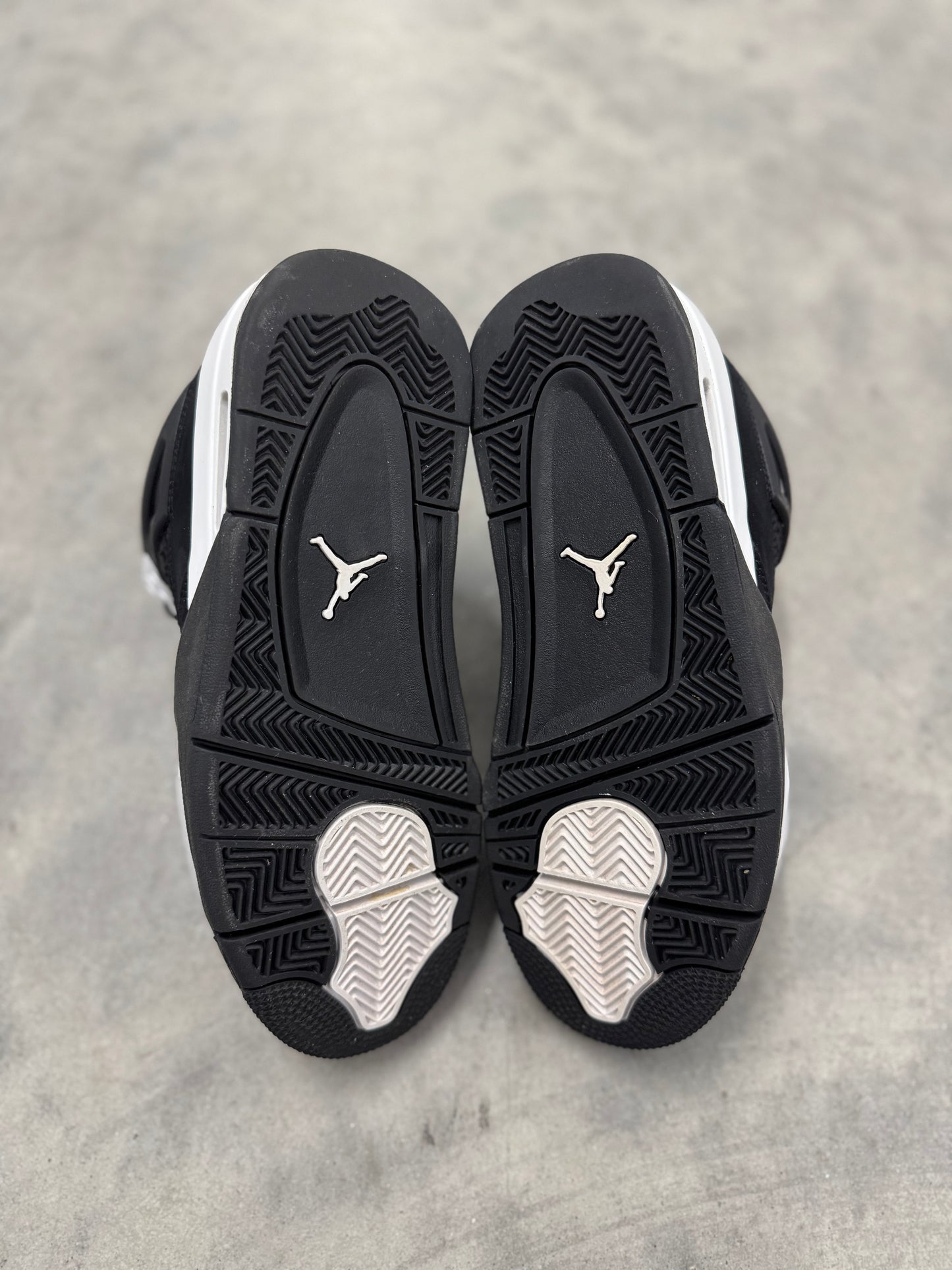 JORDAN 4 “ White Thunder “