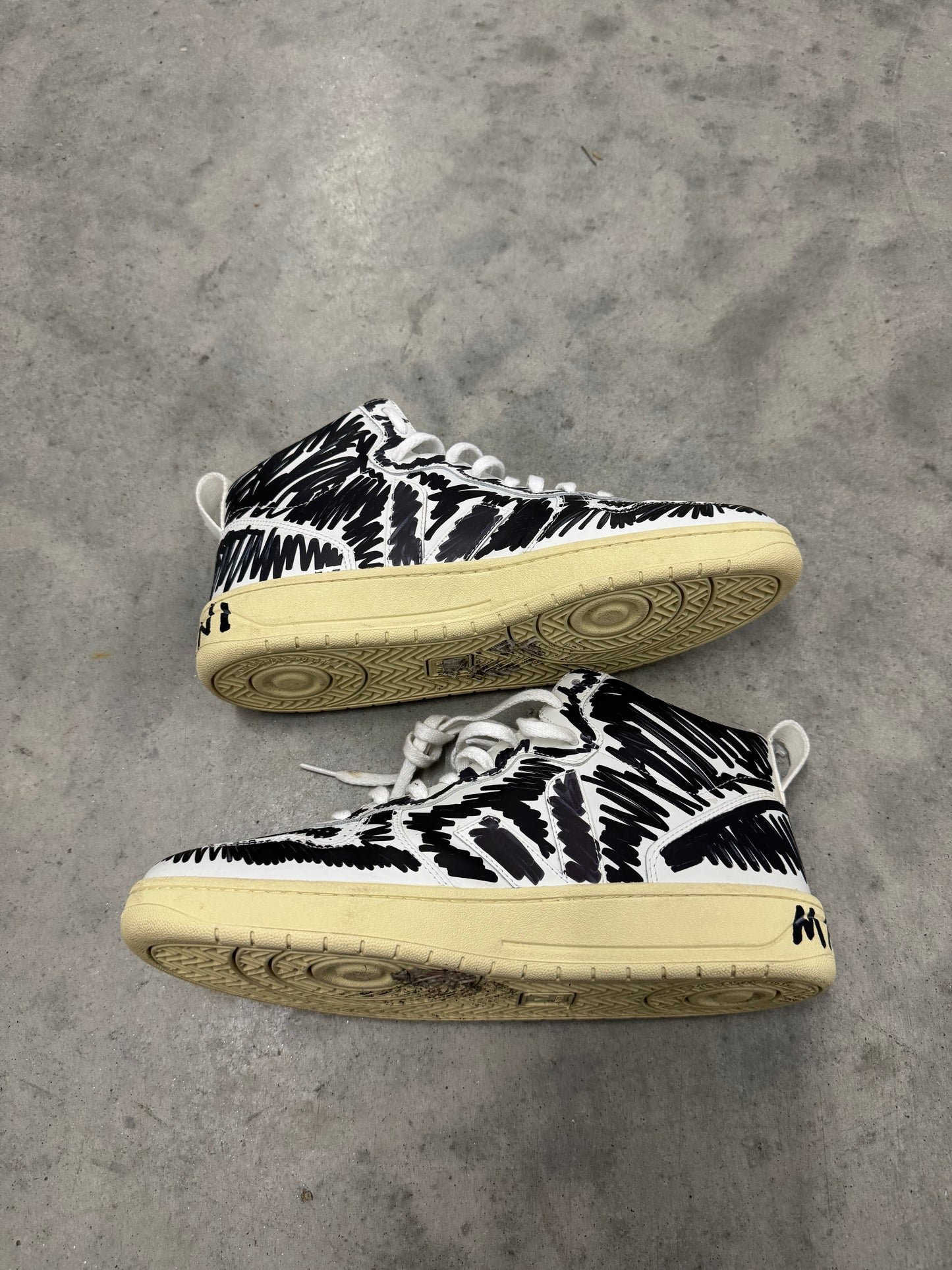 MARNI V-15 VEJA “ Scribble Black “