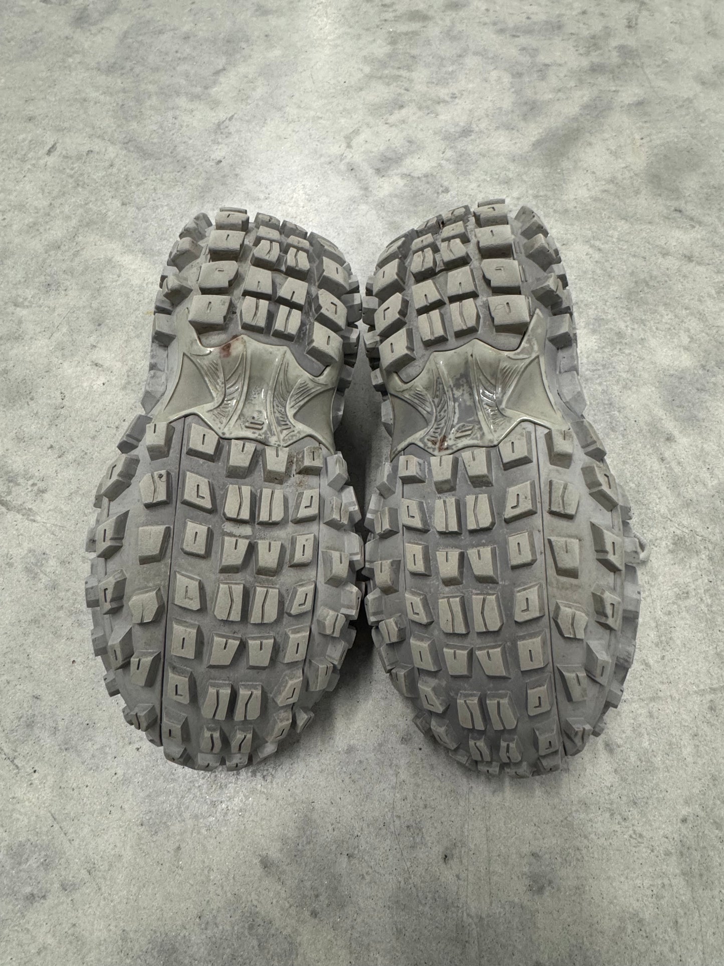 BALENCIAGA DEFENDER SNEAKER “ Grey “