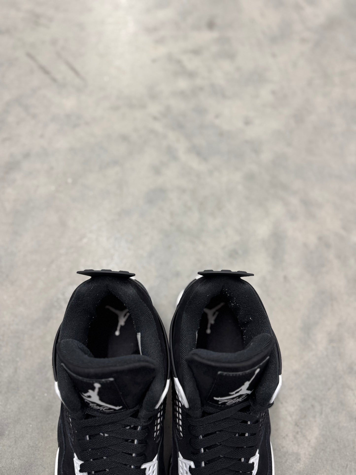 JORDAN 4 “ White Thunder “