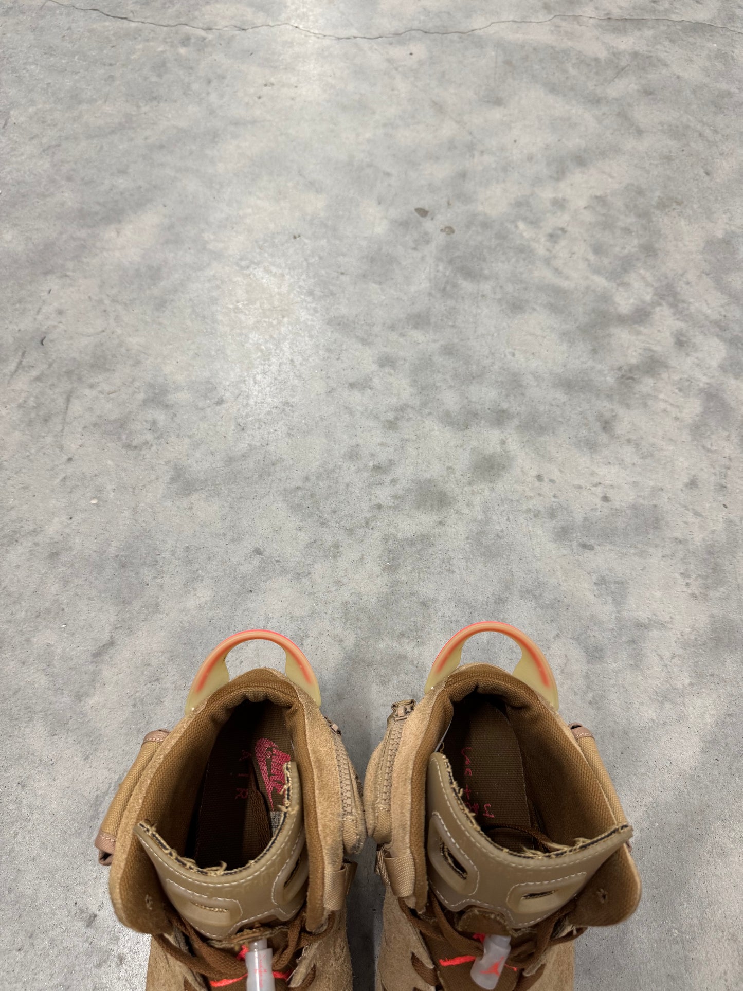 TRAVIS SCOTT JORDAN 6 “ British Khaki “