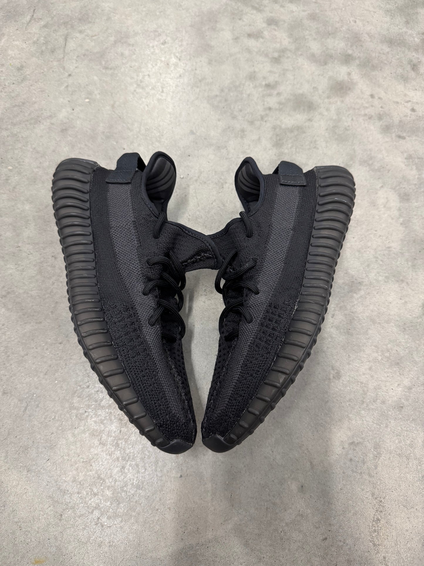 YEEZY BOOST 350 V2 “ Onyx “