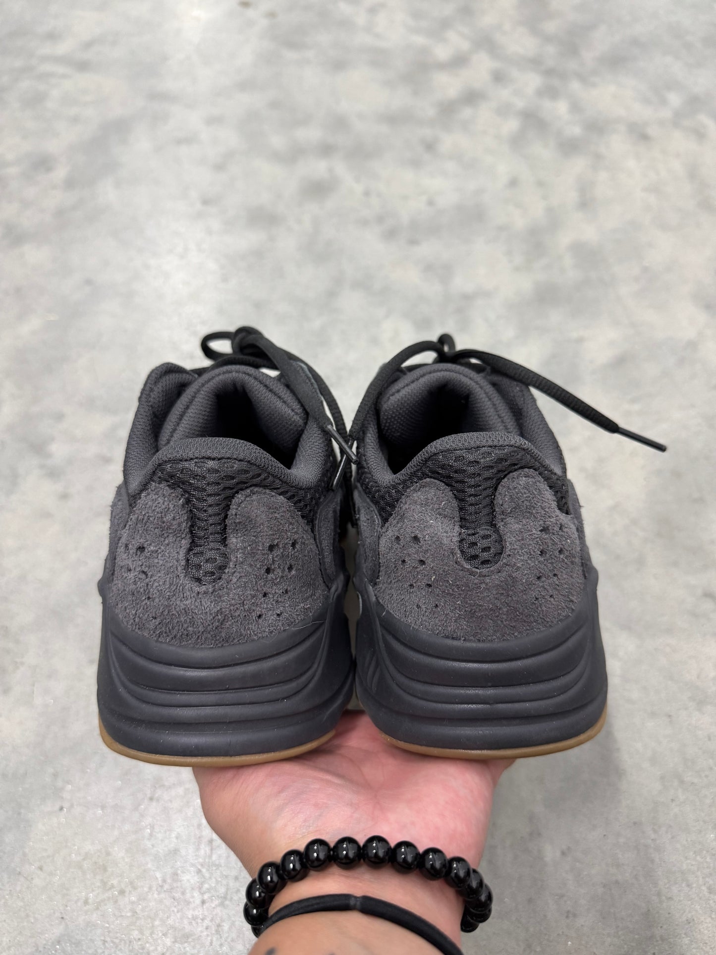 ADIDAS YEEZY BOOST 700 “ Utility Black “
