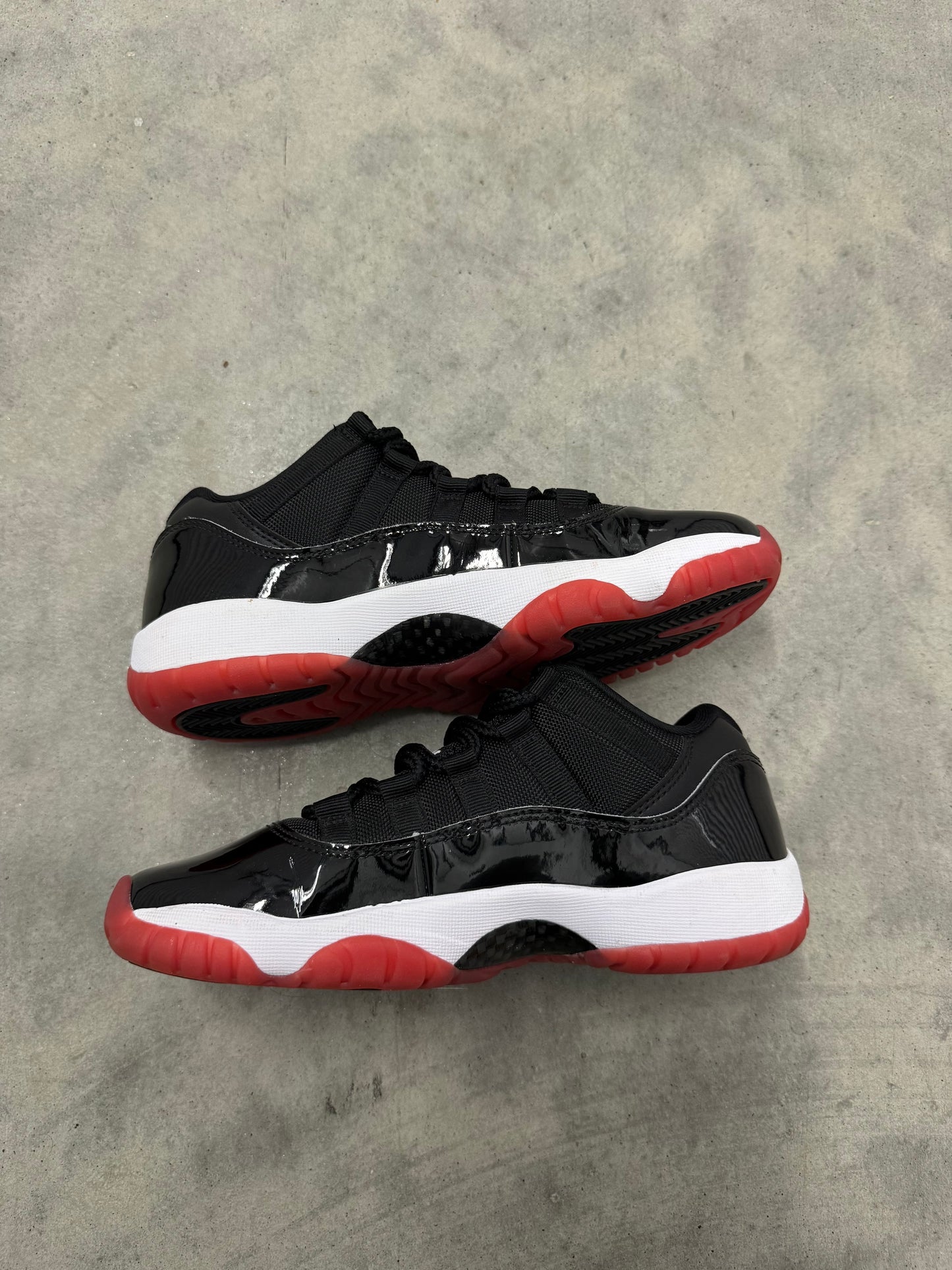 JORDAN 11 LOW “ Bred “