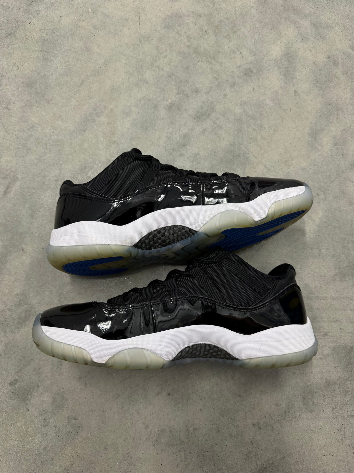 JORDAN 11 LOW “ Space Jam “