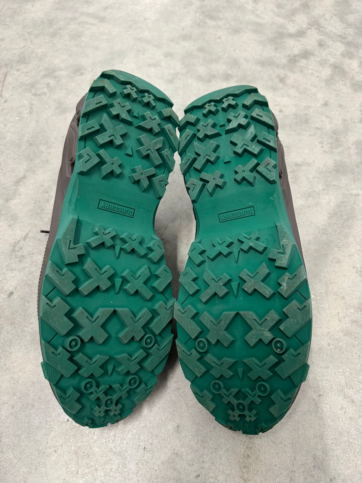 BURBERRY ARTHUR “ Dark Mocha “