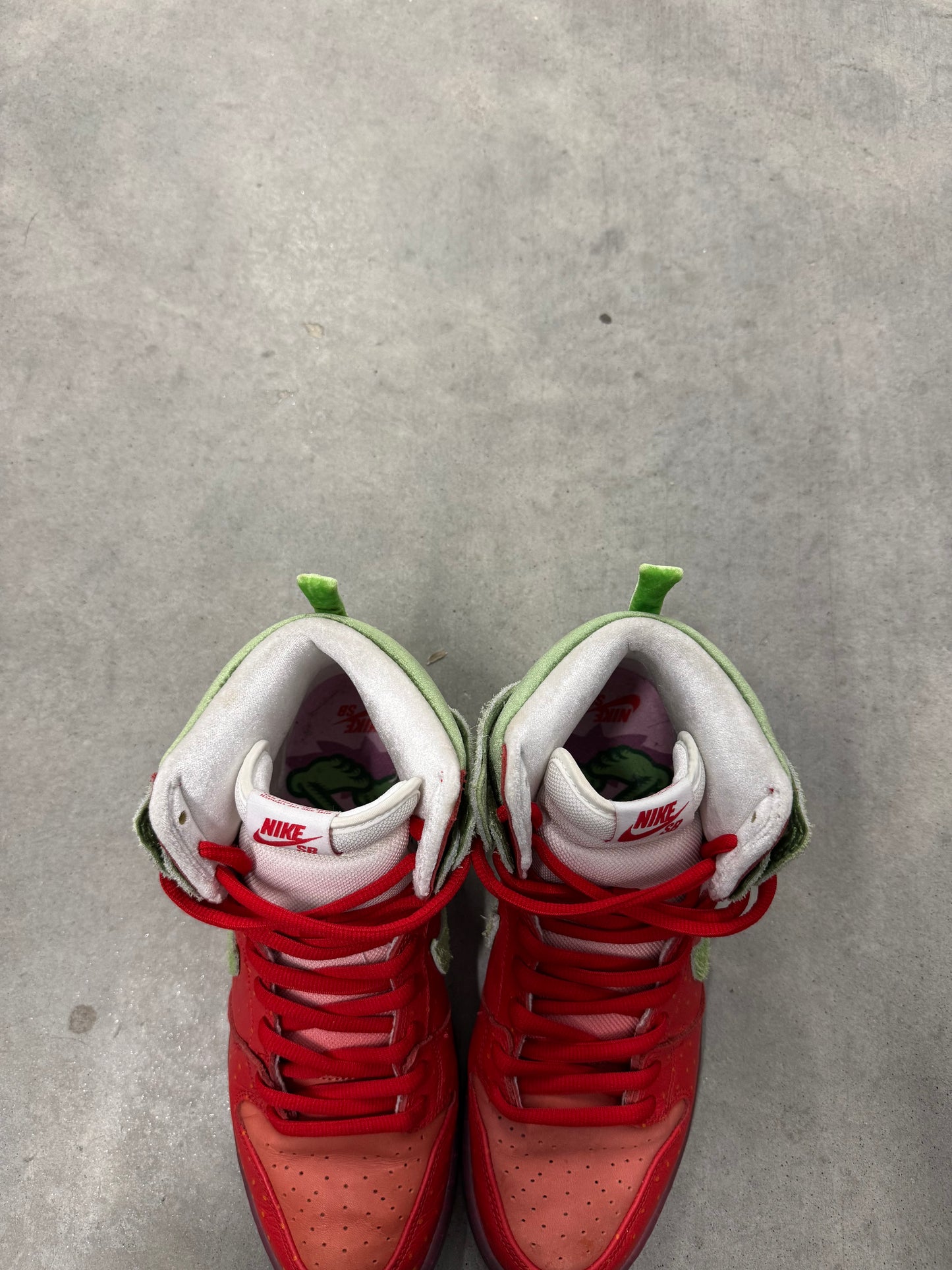 NIKE DUNK HIGH SB “ Strawberry Cough “
