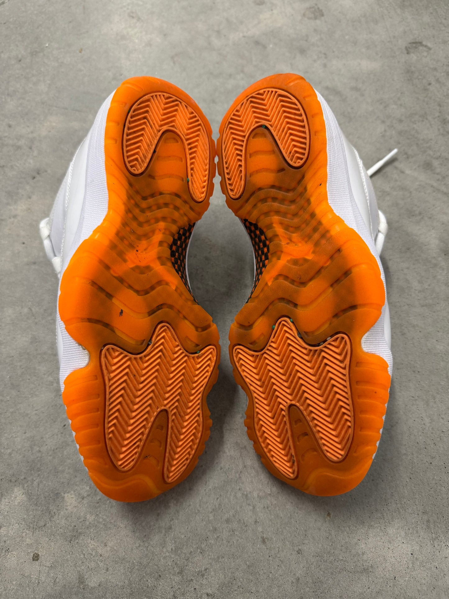 JORDAN 11 LOW “ Bright Citrus “