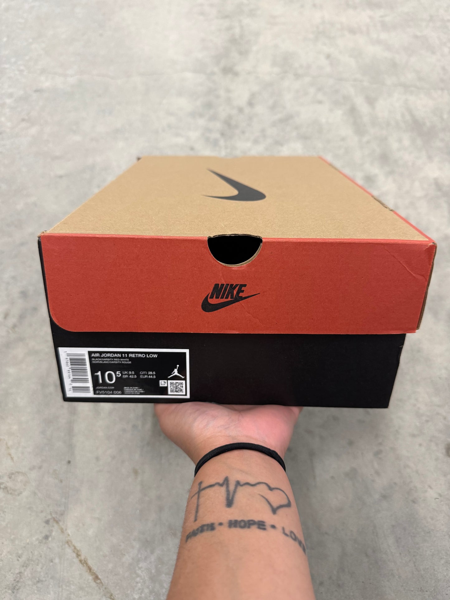 JORDAN 11 LOW “ Bred “