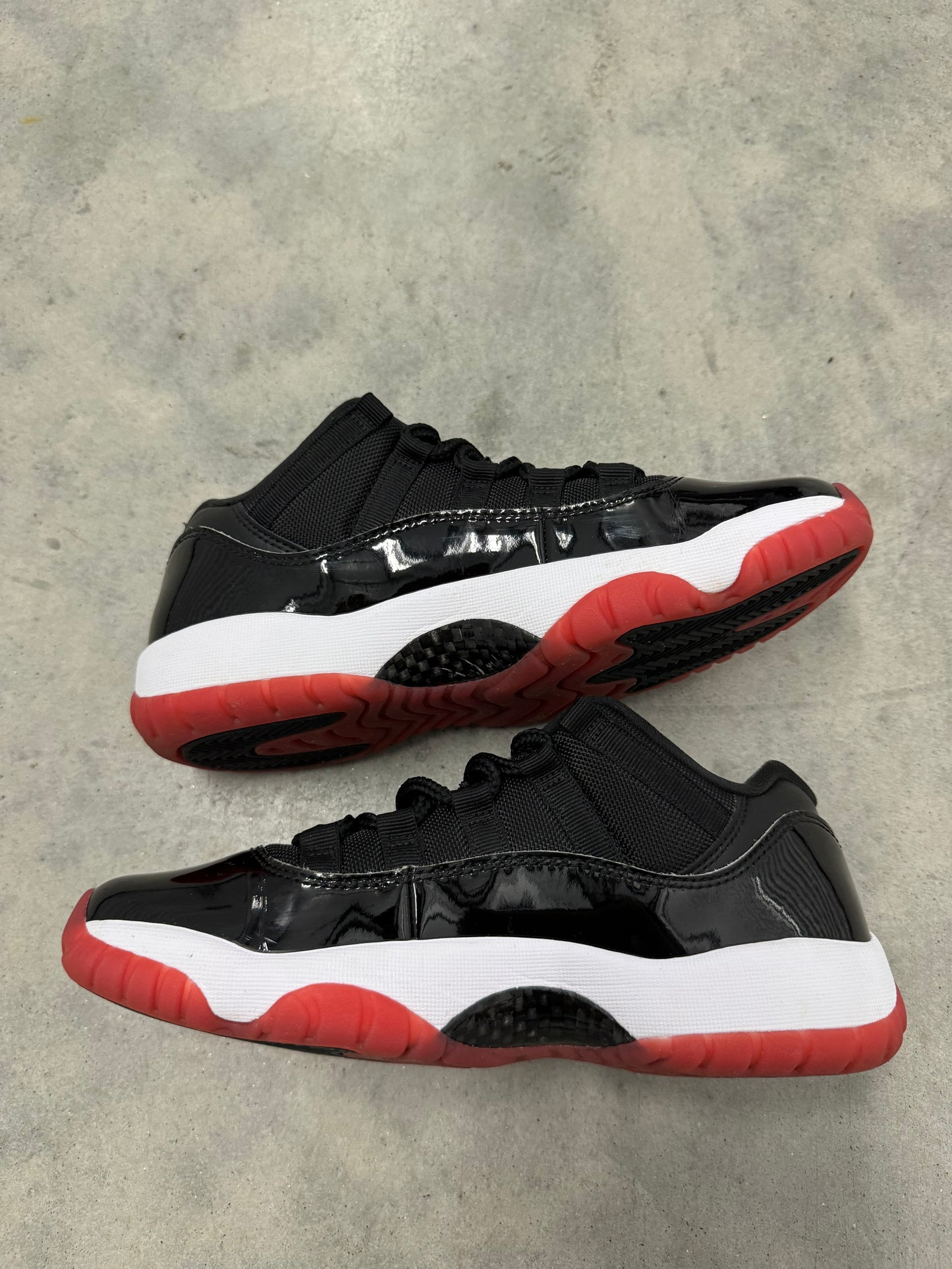 JORDAN 11 LOW “ Bred “