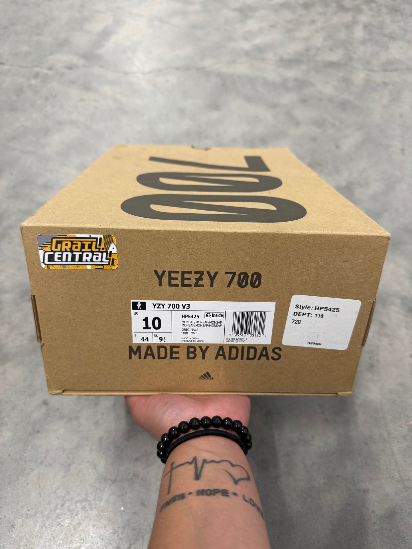 YEEZY 700 V3 “ Mono Safflower “