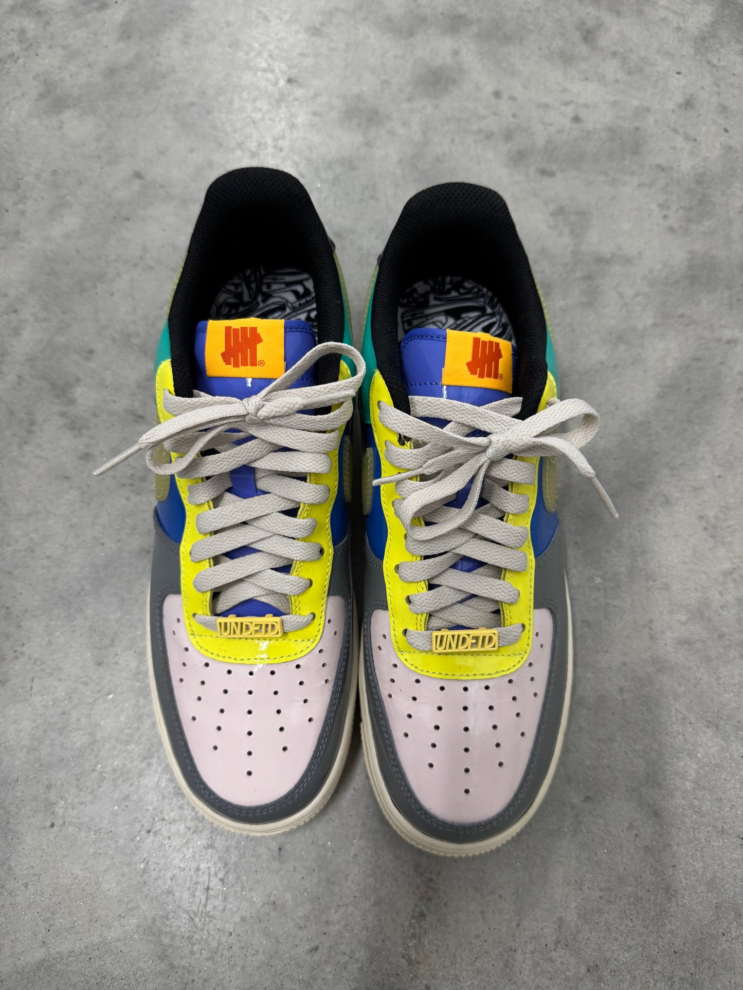 UNDEFEATED AIR FORCE 1 LOW “ Community “
