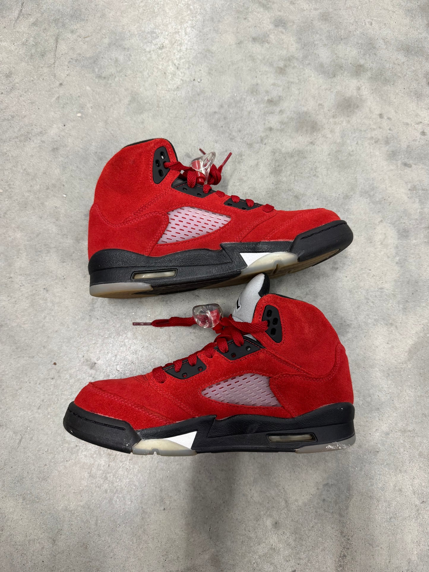 JORDAN 5 “ Raging Bull “