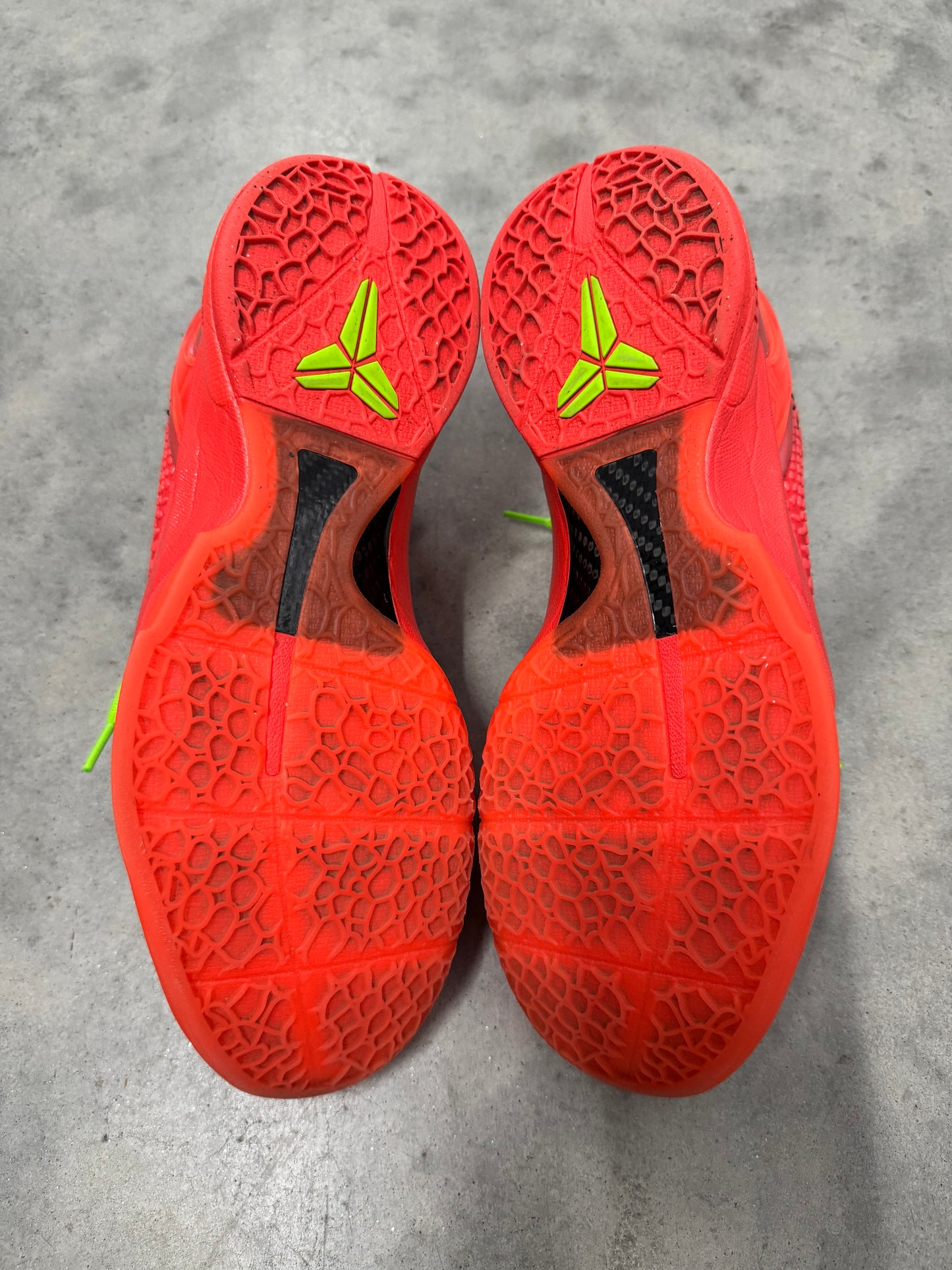 ZOOM KOBE VI PROTRO “ Reverse Grinch “