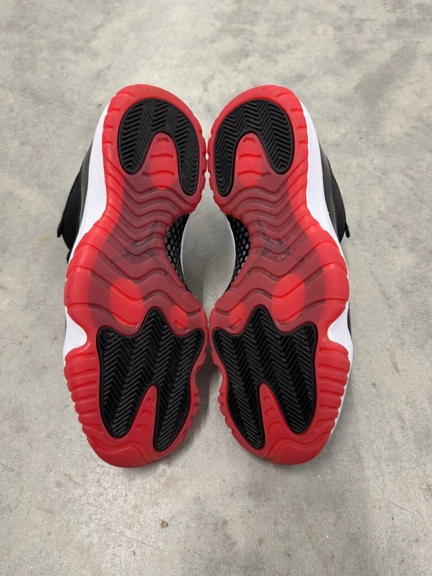 JORDAN 11 LOW “ Bred “