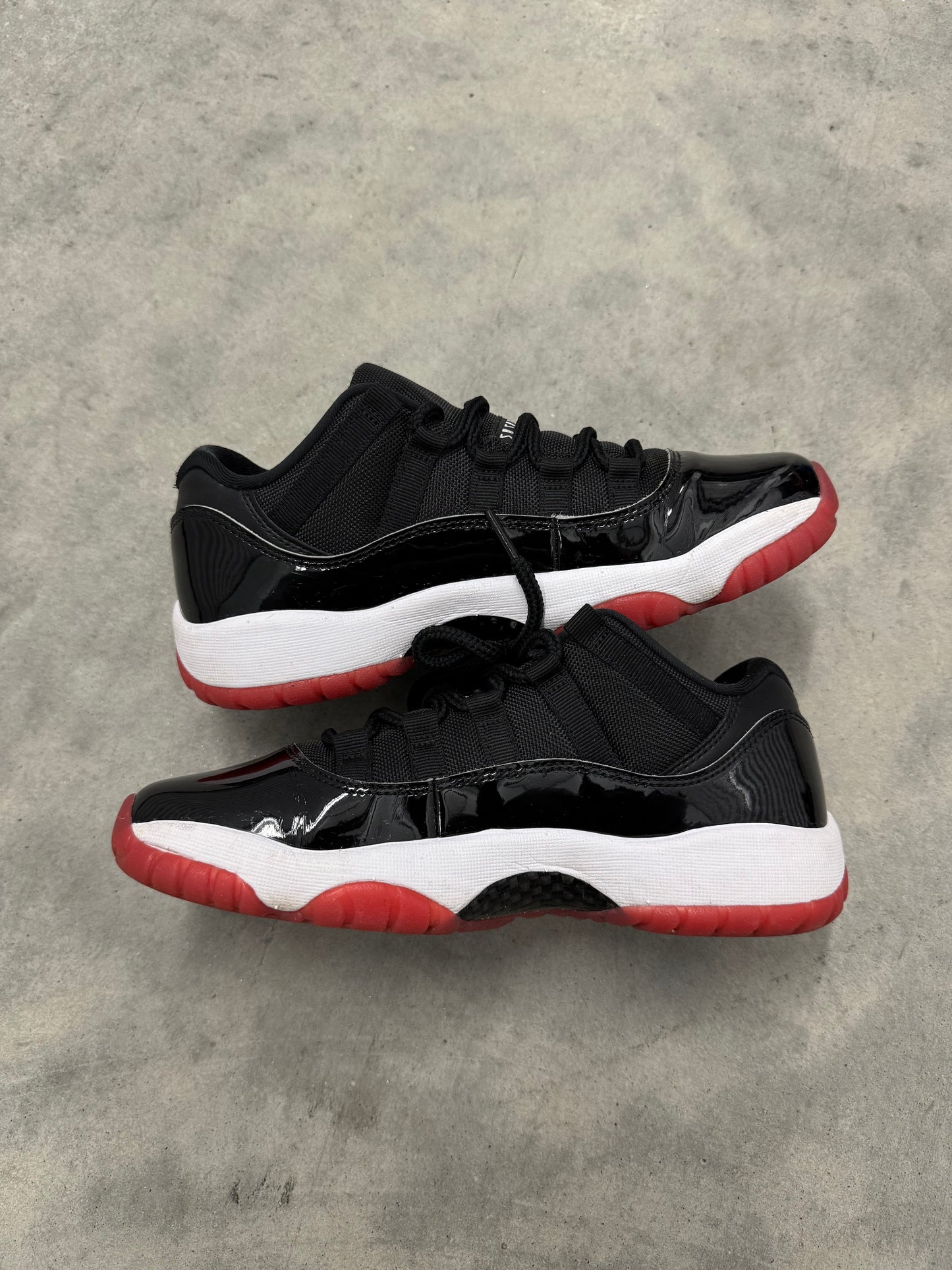 JORDAN 11 LOW “ Bred “