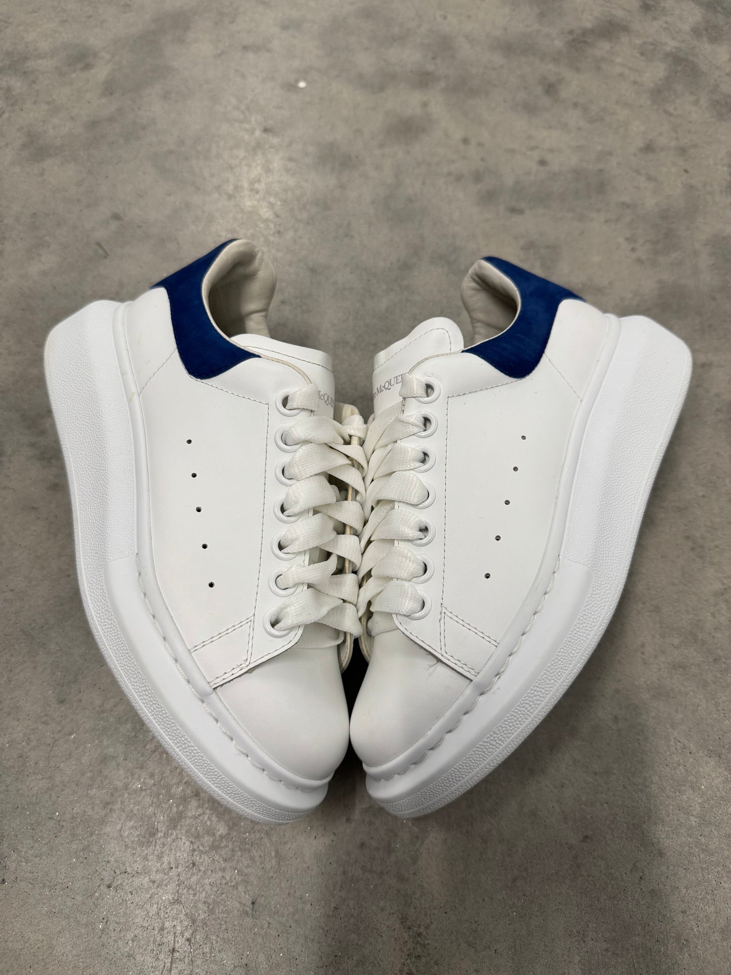 ALEXANDER MCQUEEN OVERSIZED SNEAKER “ White Paris Blue “