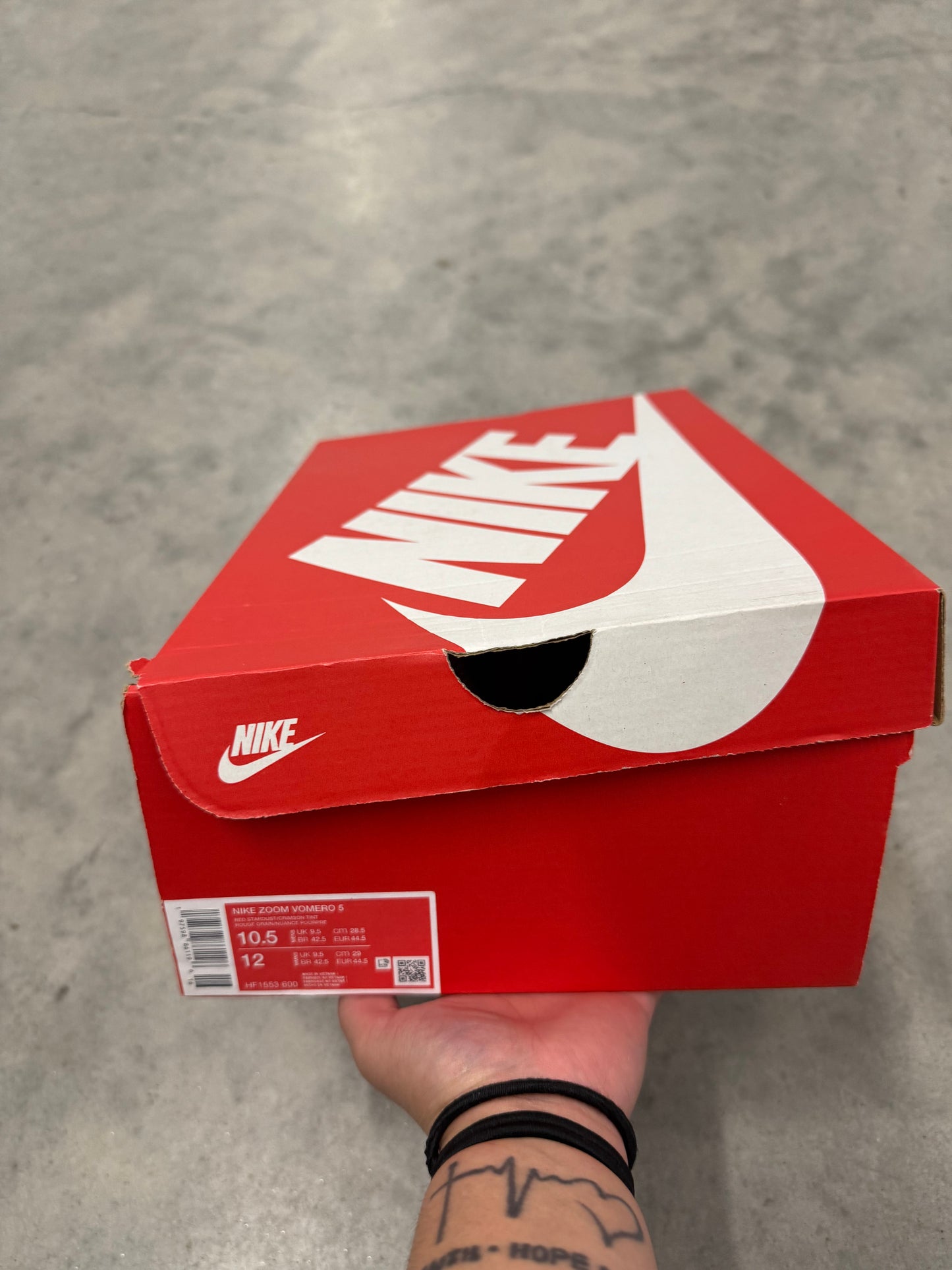 NIKE ZOOM VOMERO 5 “ Stardust “