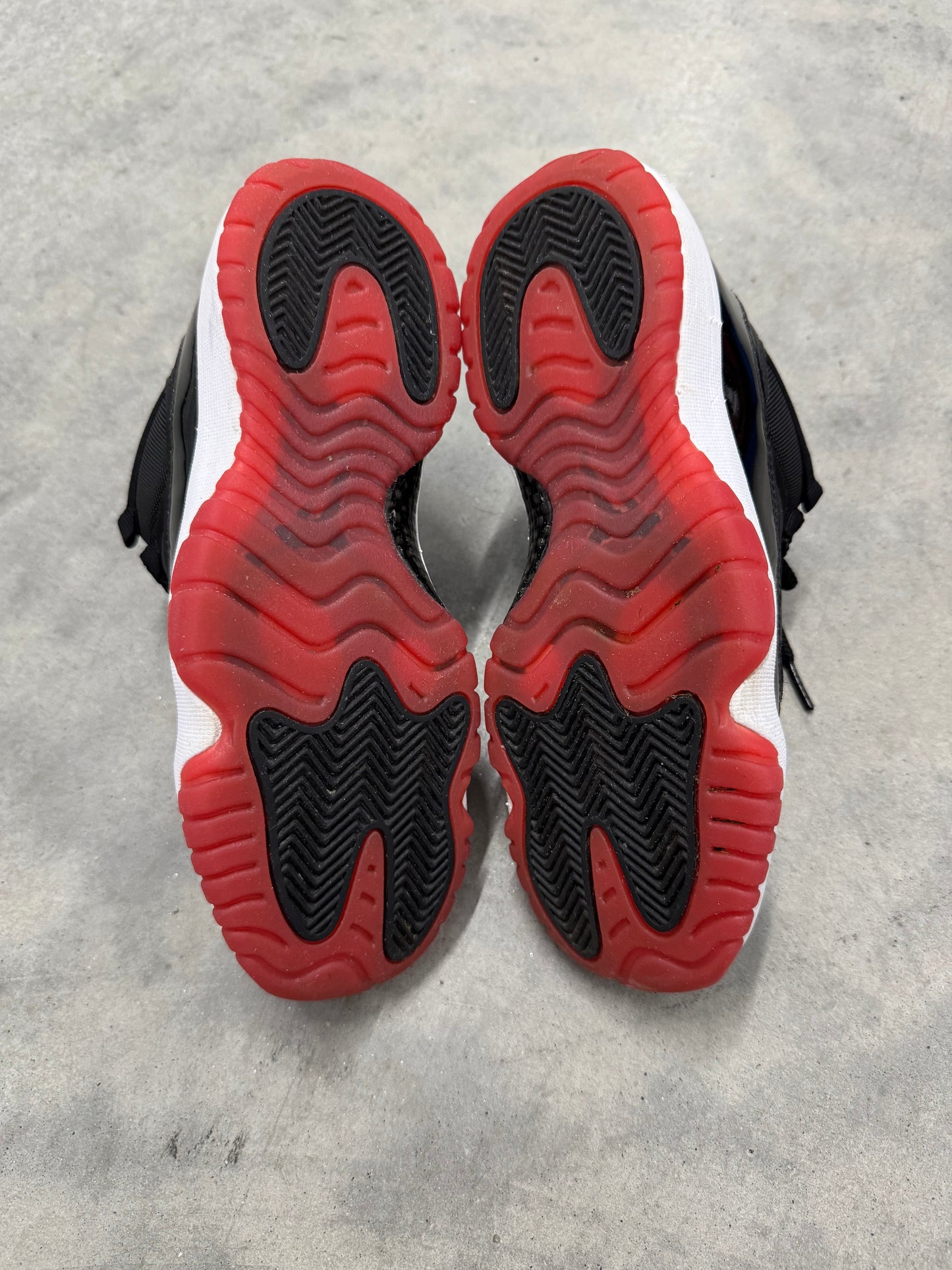 JORDAN 11 LOW “ Bred “