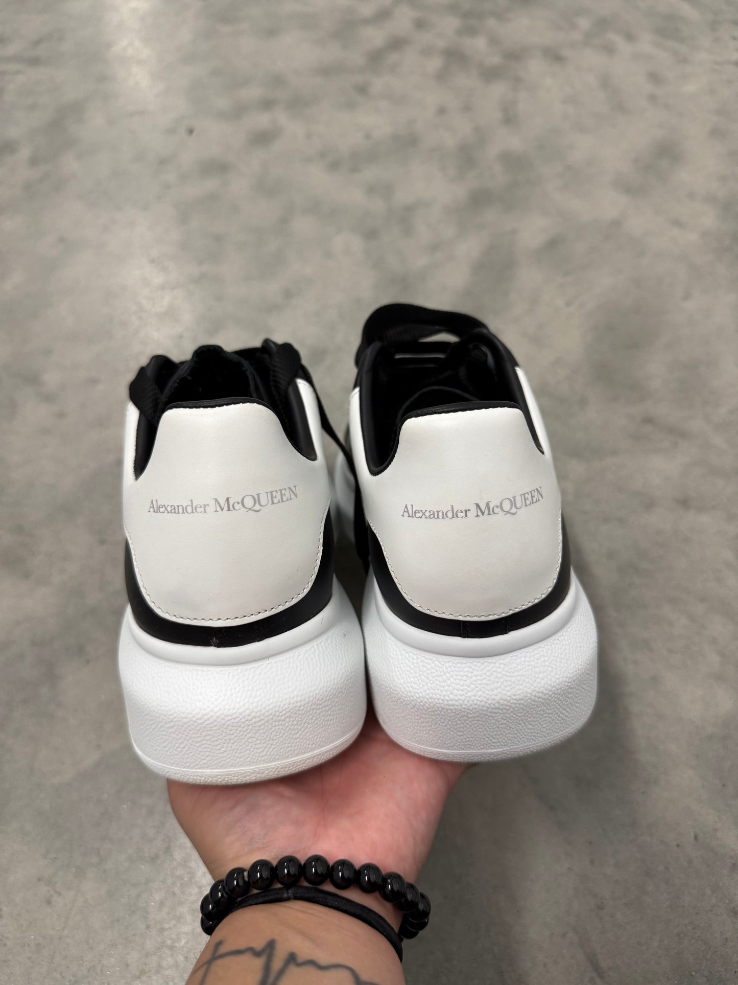 ALEXANDER MCQUEEN OVERSIZED SNEAKER “ Black White “